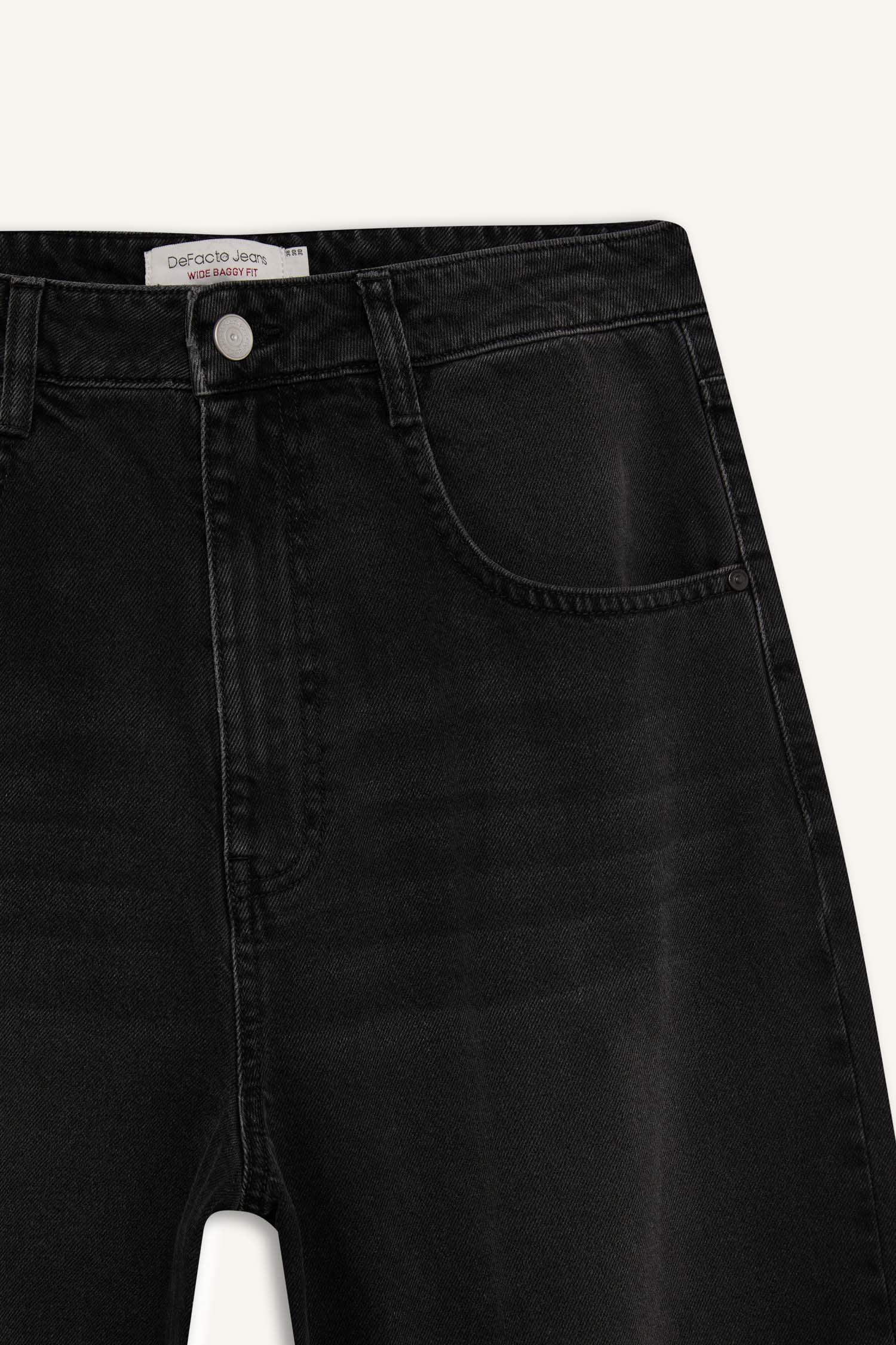 Джинсы с широким прямым покроем