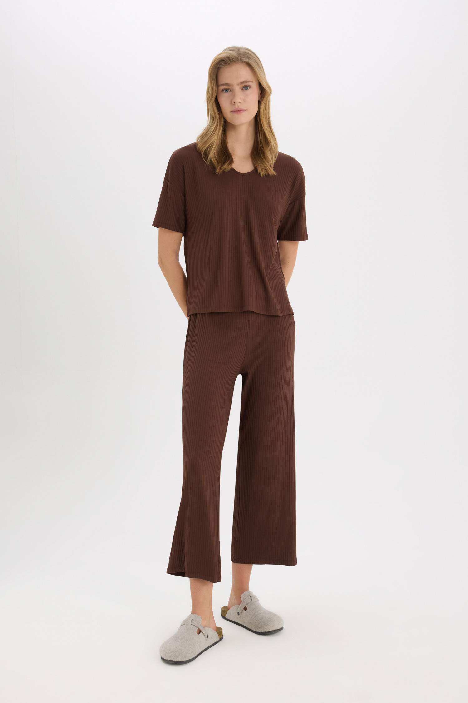 Pijama Takımı Fitilli Kaşkorse Kısa Kollu Üst Beli Lastikli Kapri Boy Alt-Fall in Love