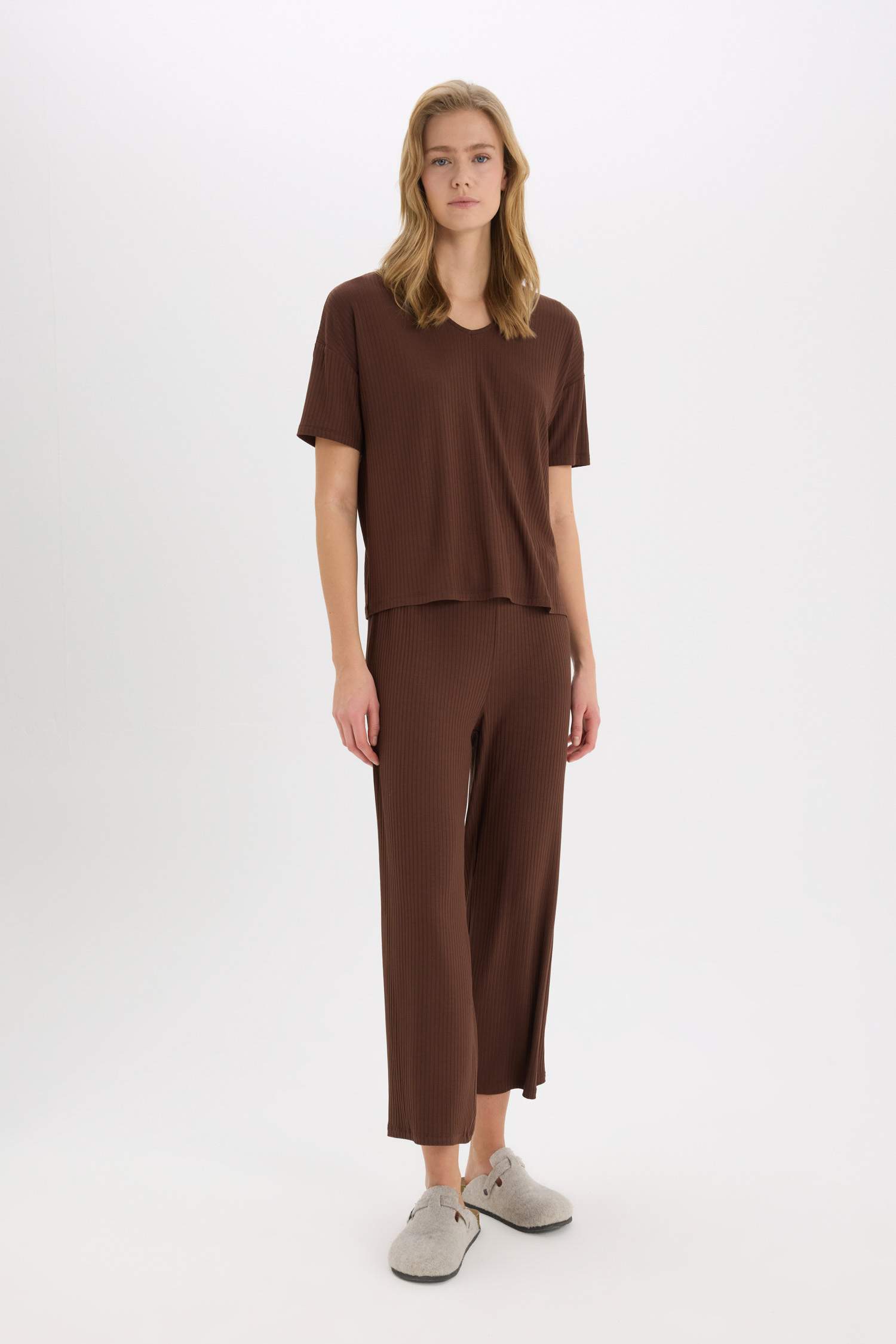 Pijama Takımı Fitilli Kaşkorse Kısa Kollu Üst Beli Lastikli Kapri Boy Alt-Fall in Love