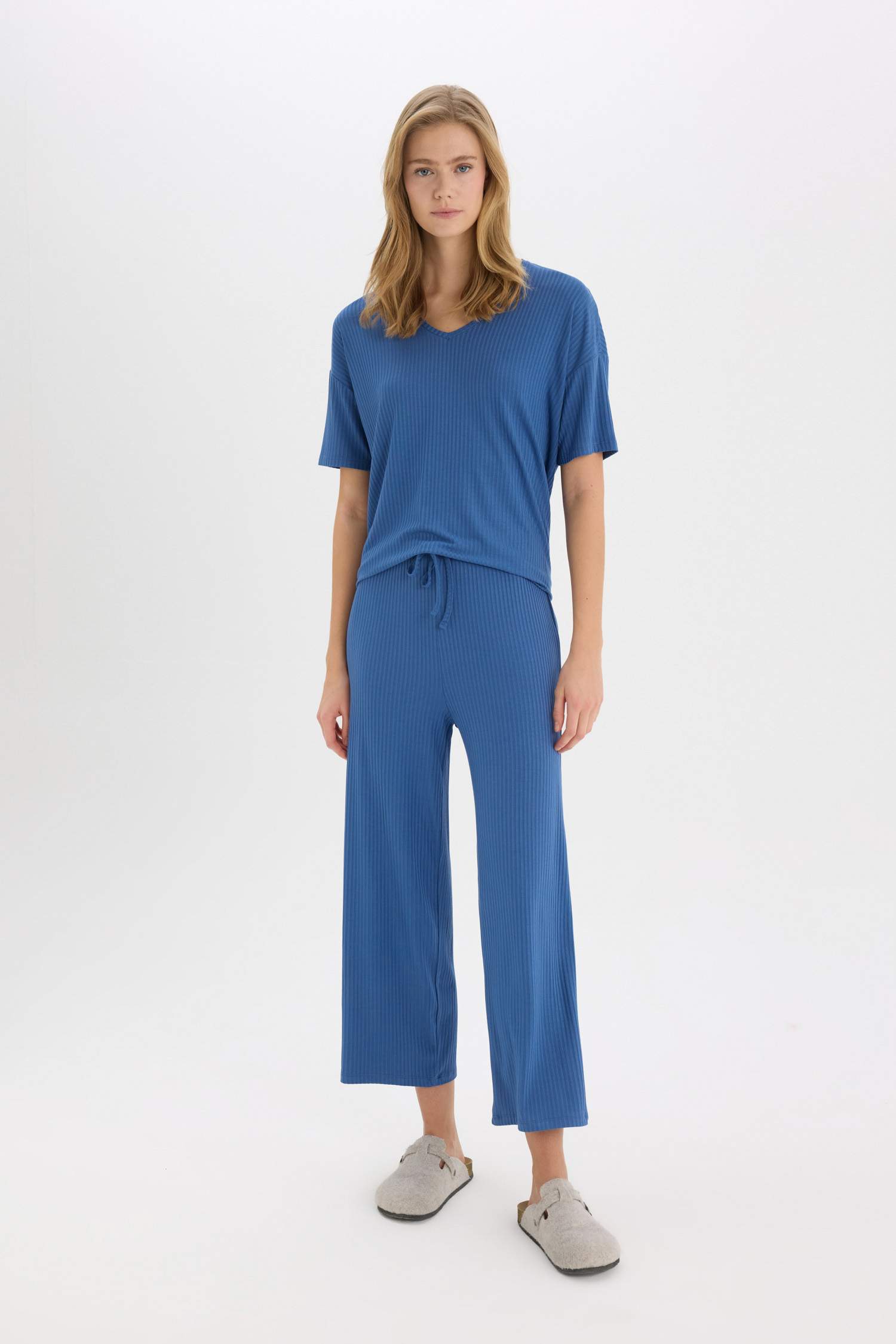 Pijama Takımı Fitilli Kaşkorse Kısa Kollu Üst Beli Lastikli Kapri Boy Alt-Fall in Love