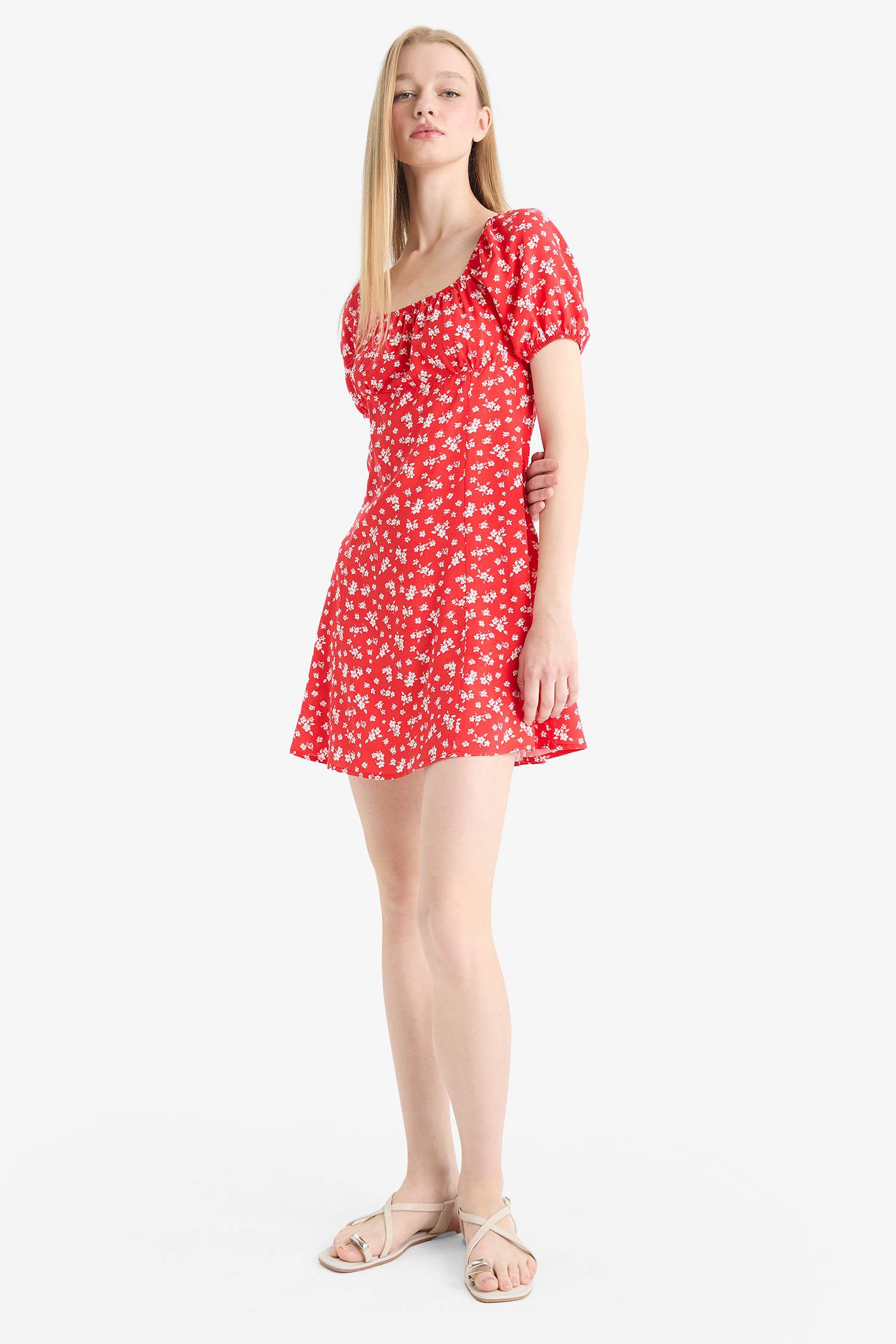 فستان قصير فيسكوز نص ردن بقصة A وياخة مربعة