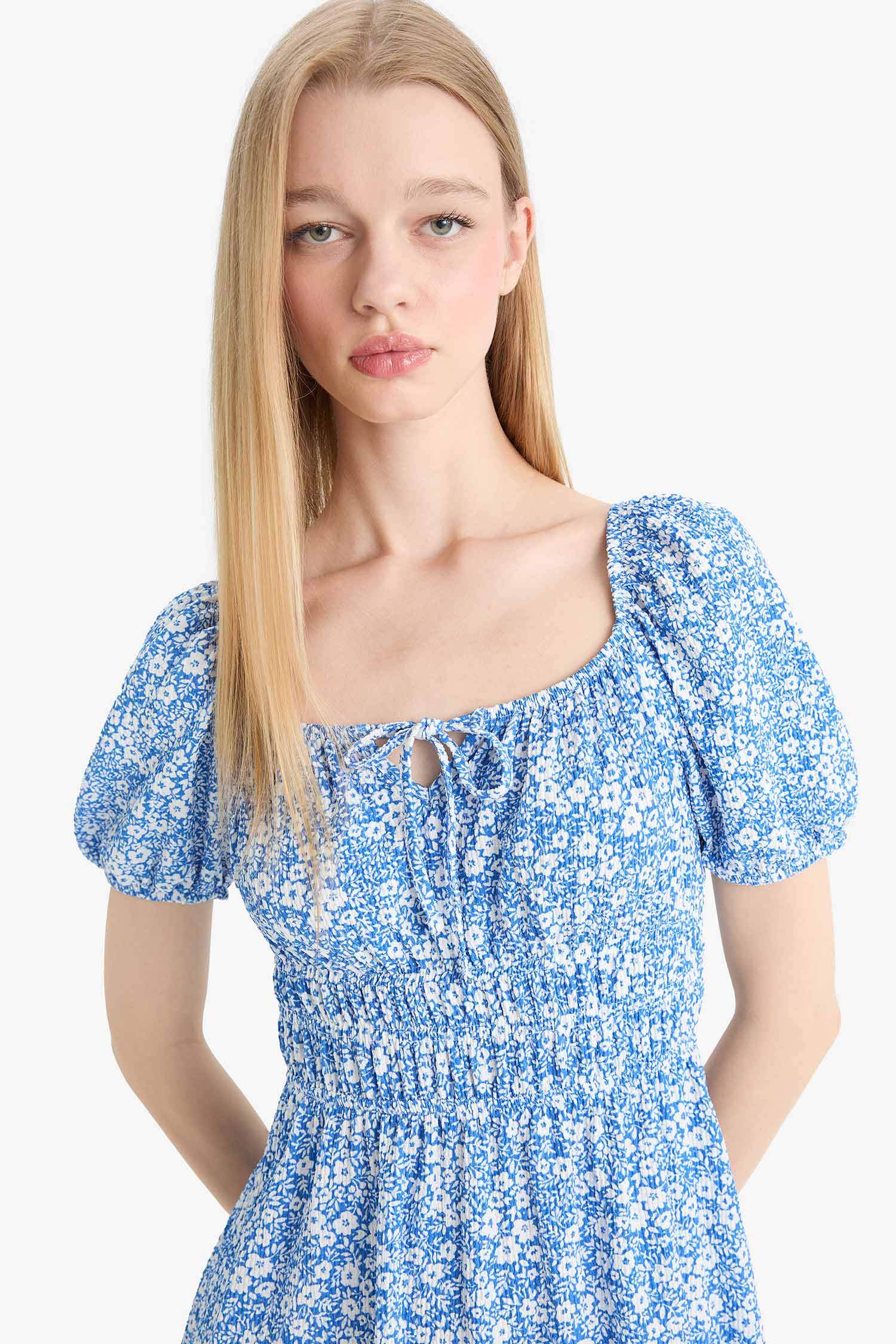 Coool Kare Yaka Çiçekli Bürümcük Kısa Kollu Mini Yazlık Elbise