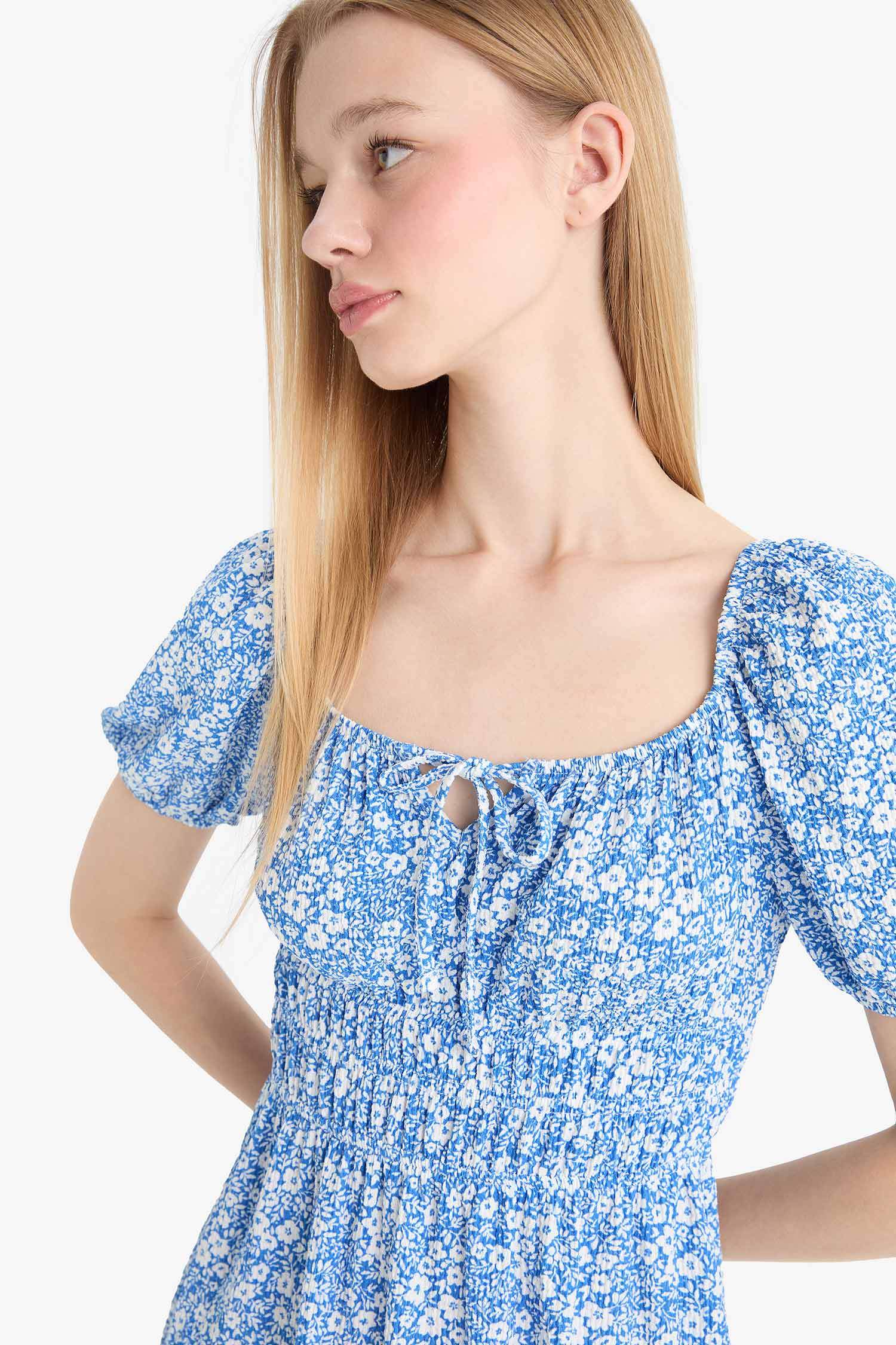 Coool Kare Yaka Çiçekli Bürümcük Kısa Kollu Mini Yazlık Elbise