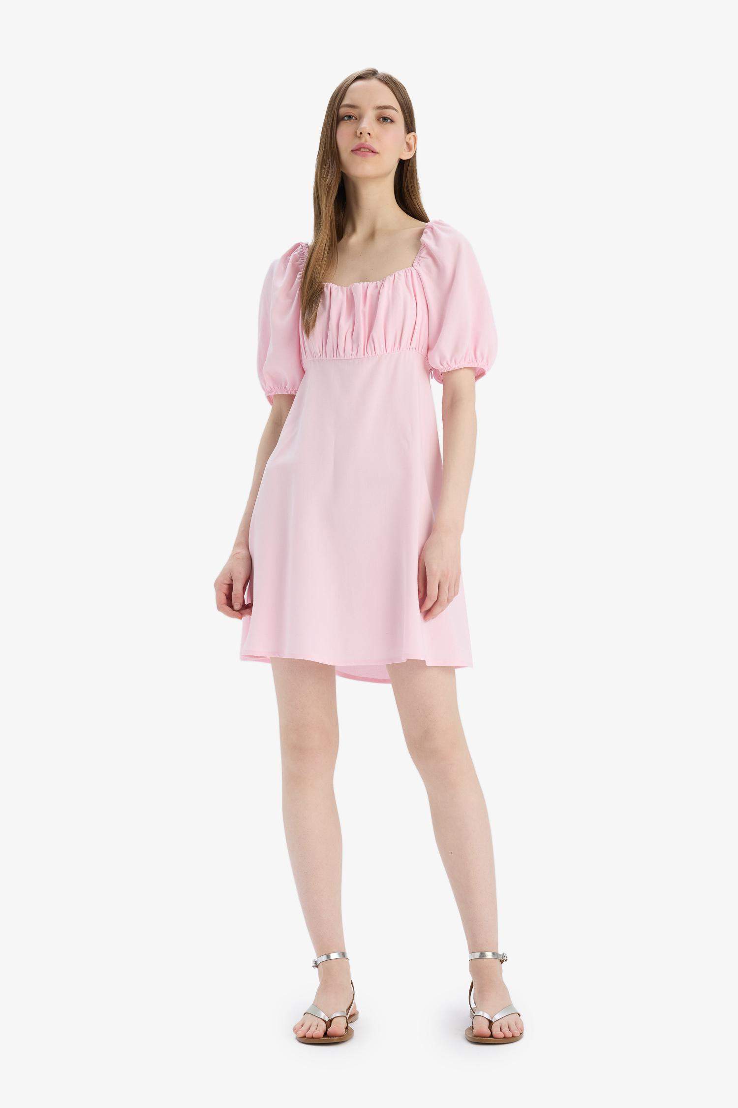 فستان ميدي من مزيج الكتان بياقة مربعة