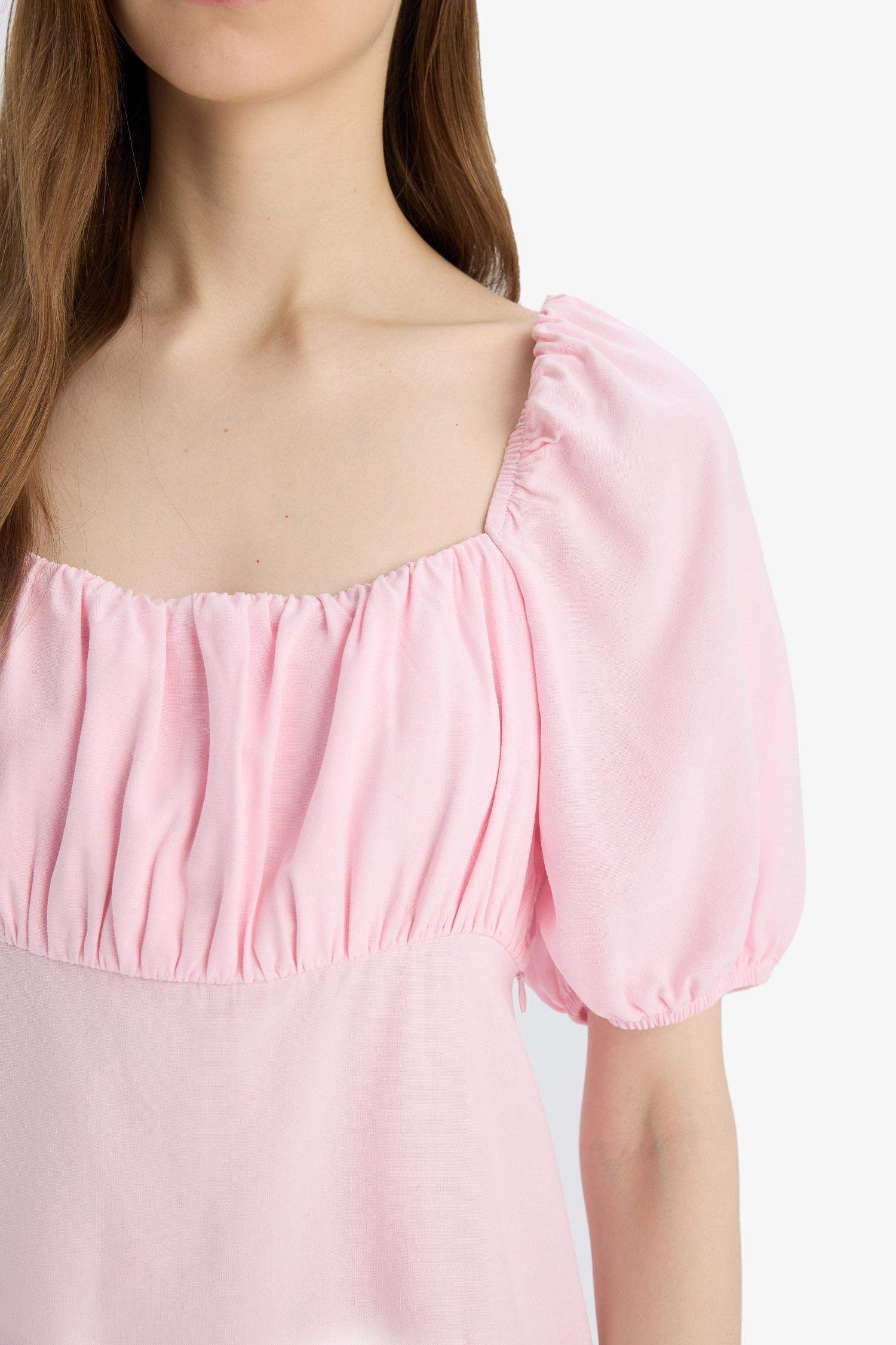 فستان ميدي من مزيج الكتان بياقة مربعة