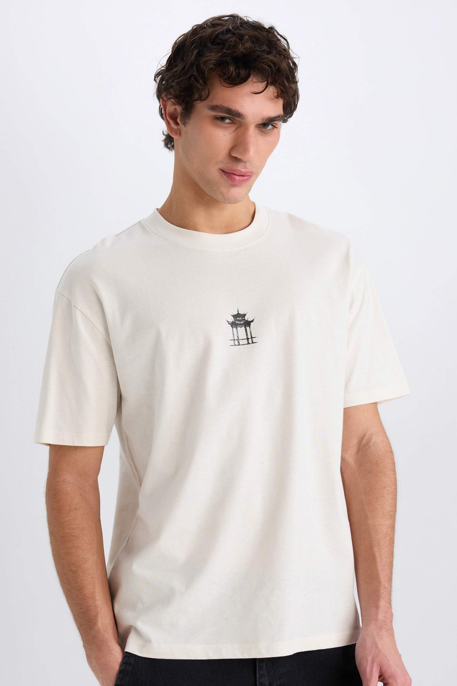 %100 Pamuk Boxy Fit Bisiklet Yaka Sırt Baskılı Kısa Kollu Tişört