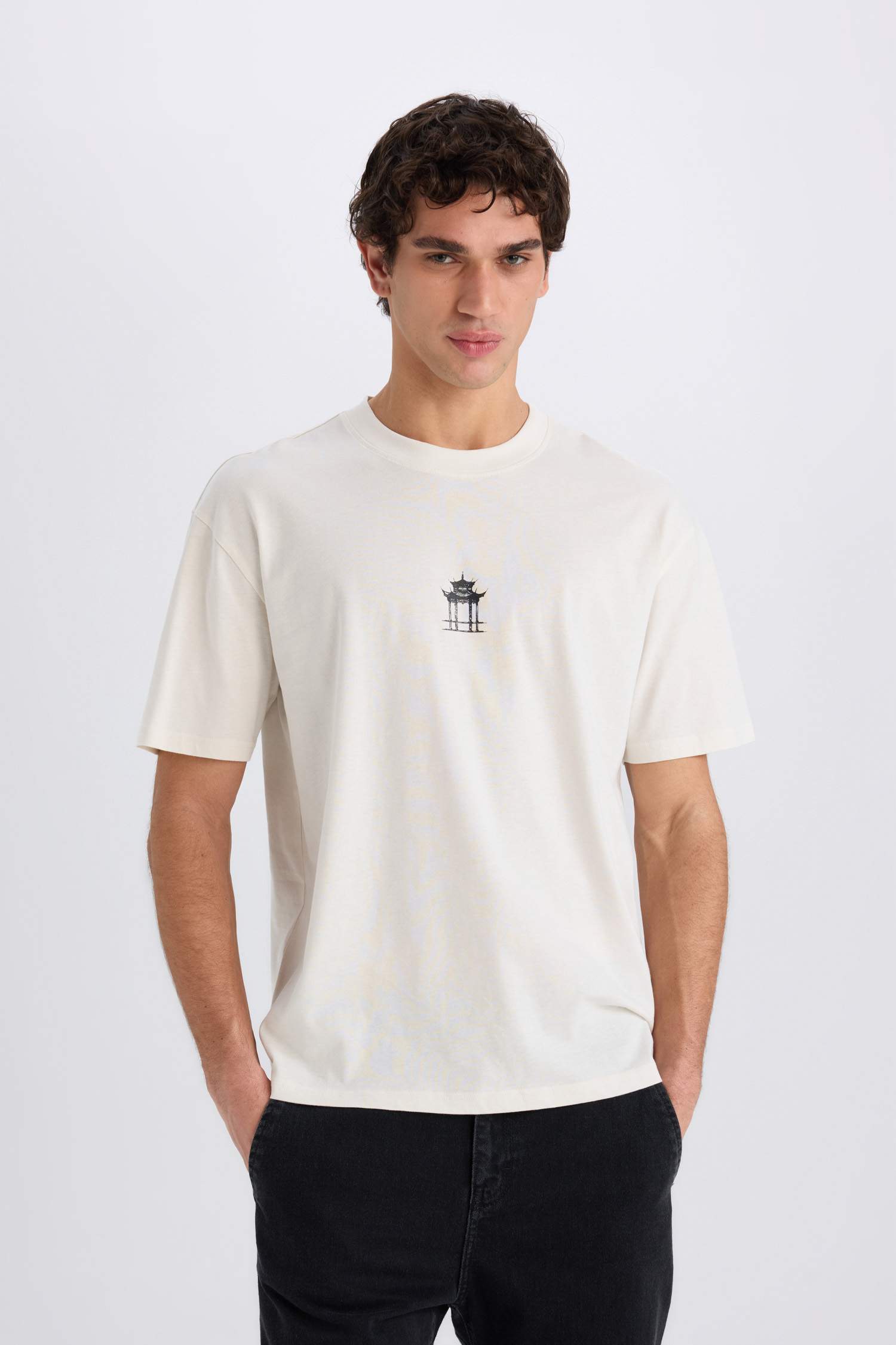 %100 Pamuk Boxy Fit Bisiklet Yaka Sırt Baskılı Kısa Kollu Tişört