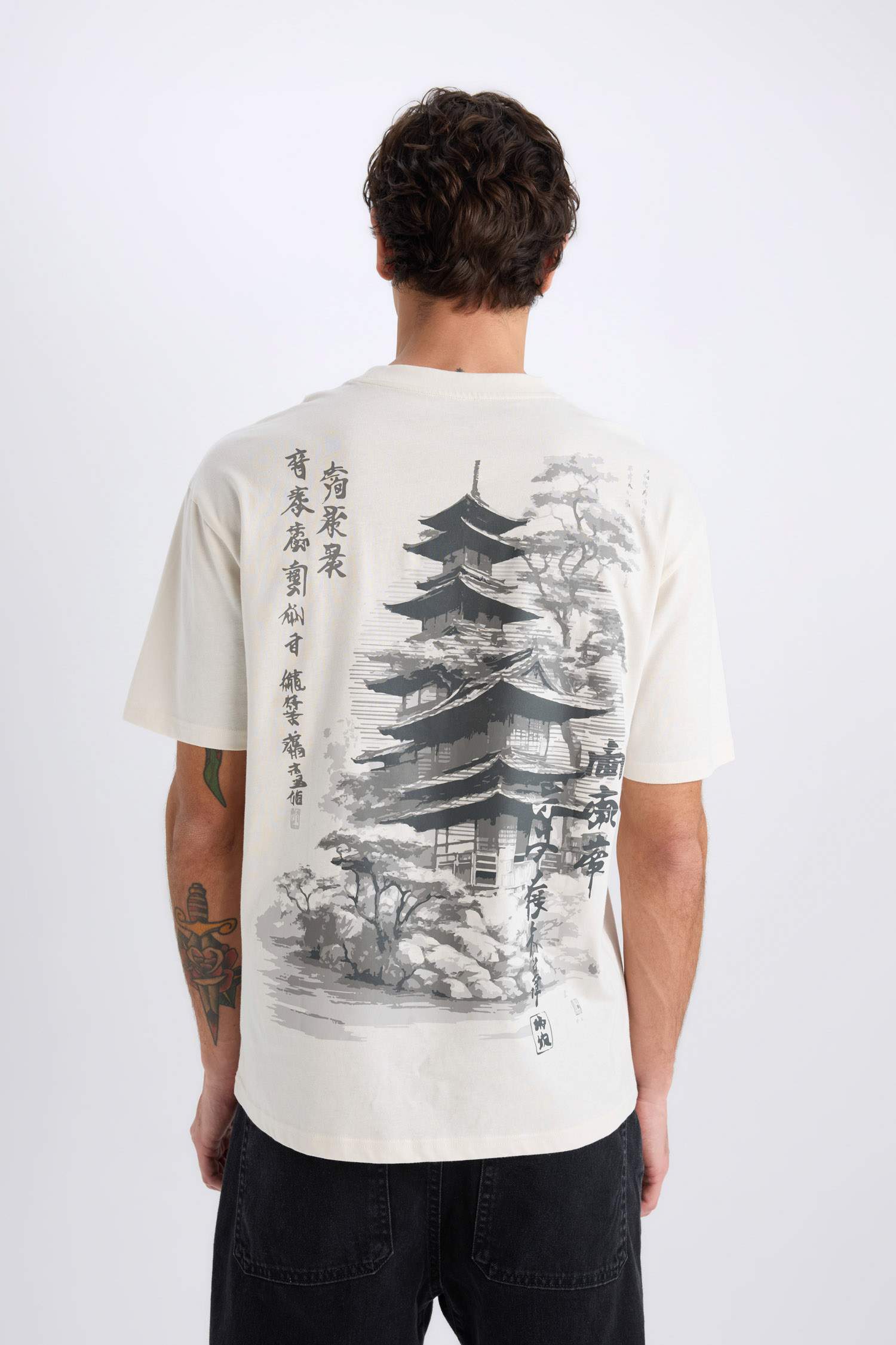 %100 Pamuk Boxy Fit Bisiklet Yaka Sırt Baskılı Kısa Kollu Tişört