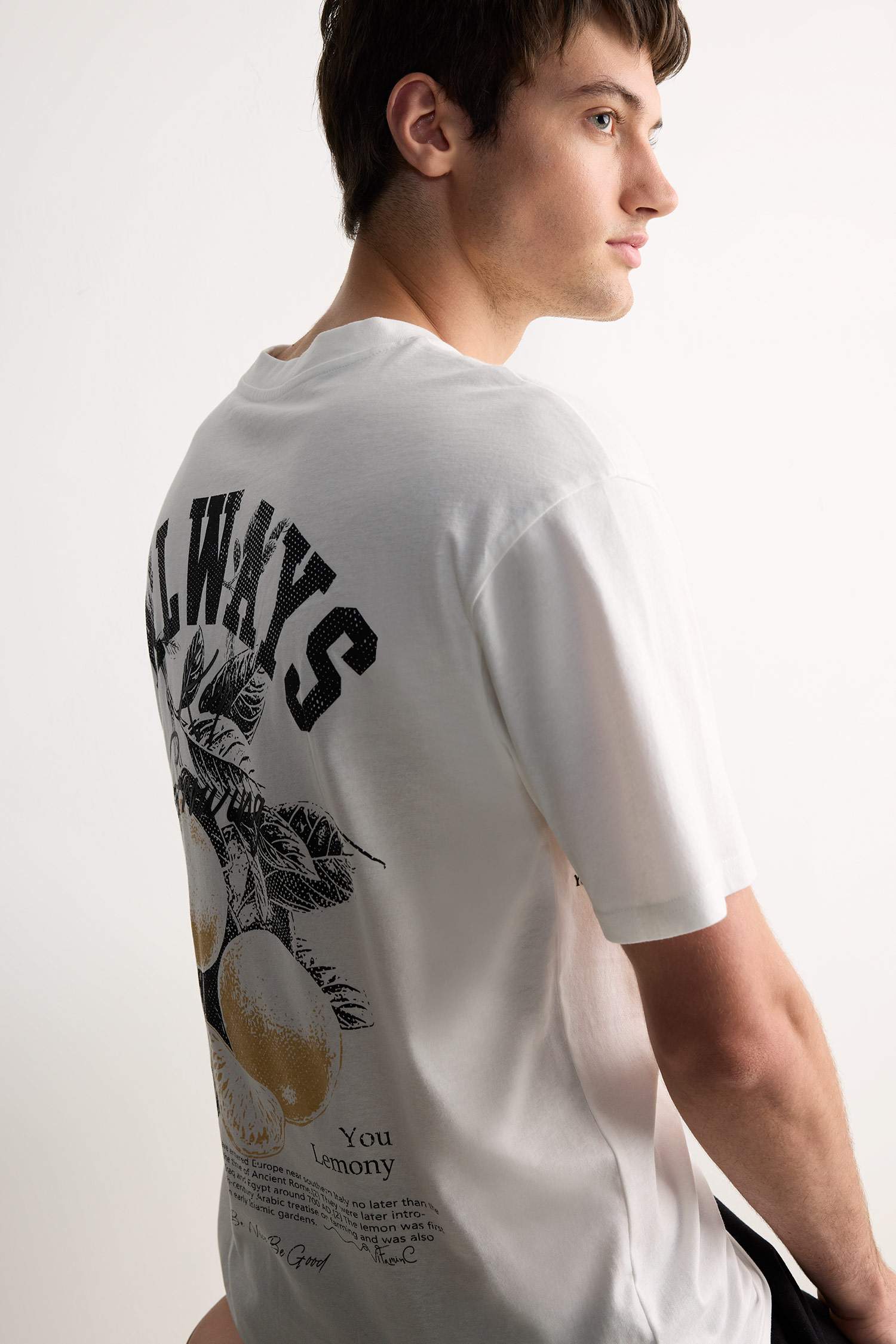 %100 Pamuk Boxy Fit Bisiklet Yaka Sırt Baskılı Kısa Kollu Tişört