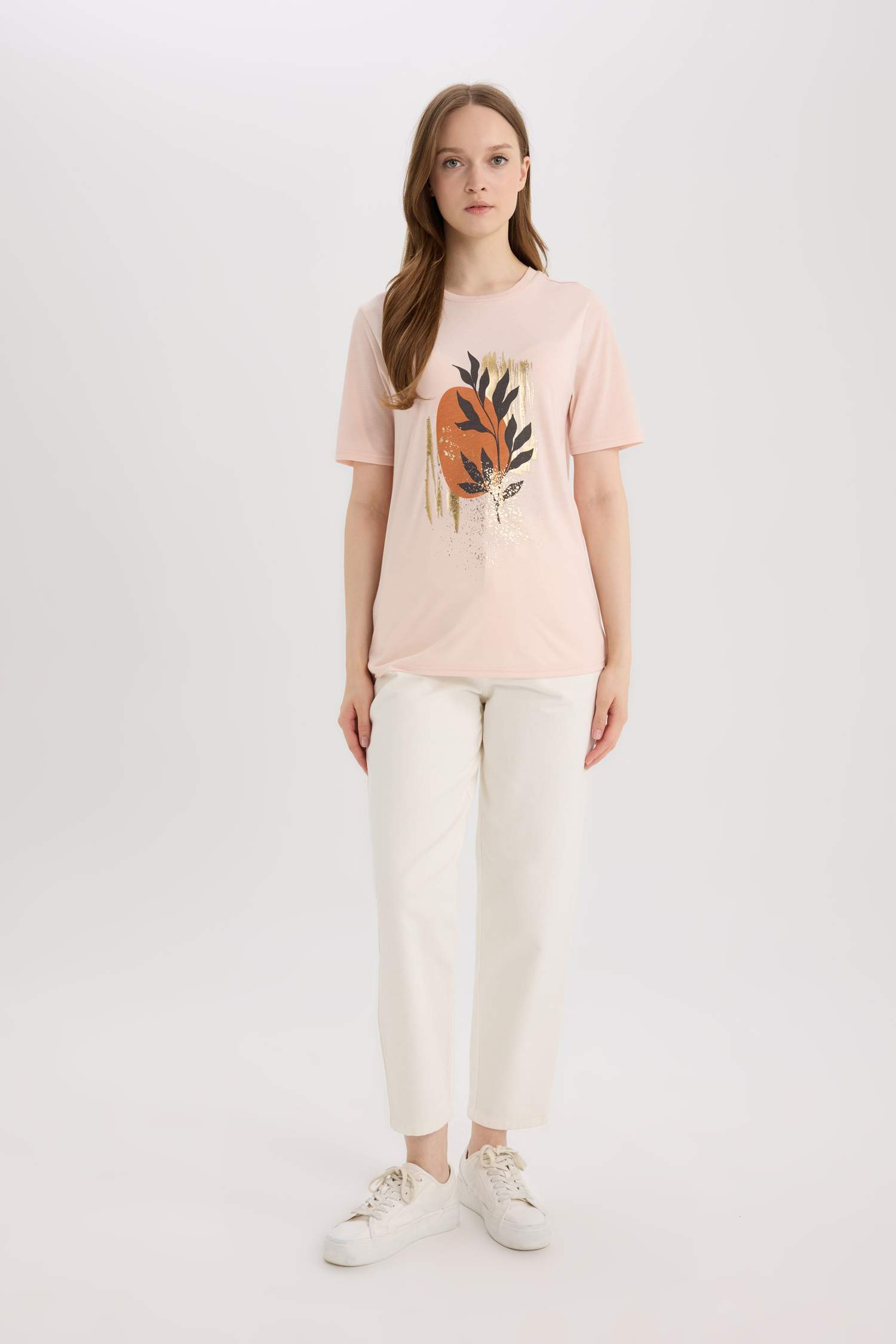 تيشيرت نص كم قصة عادية بياقة مستديرة