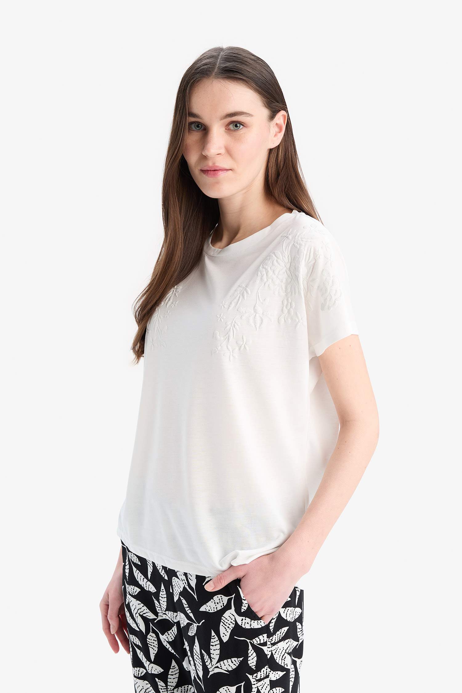 Базовая футболка с круглым вырезом и короткими рукавами, Regular Fit