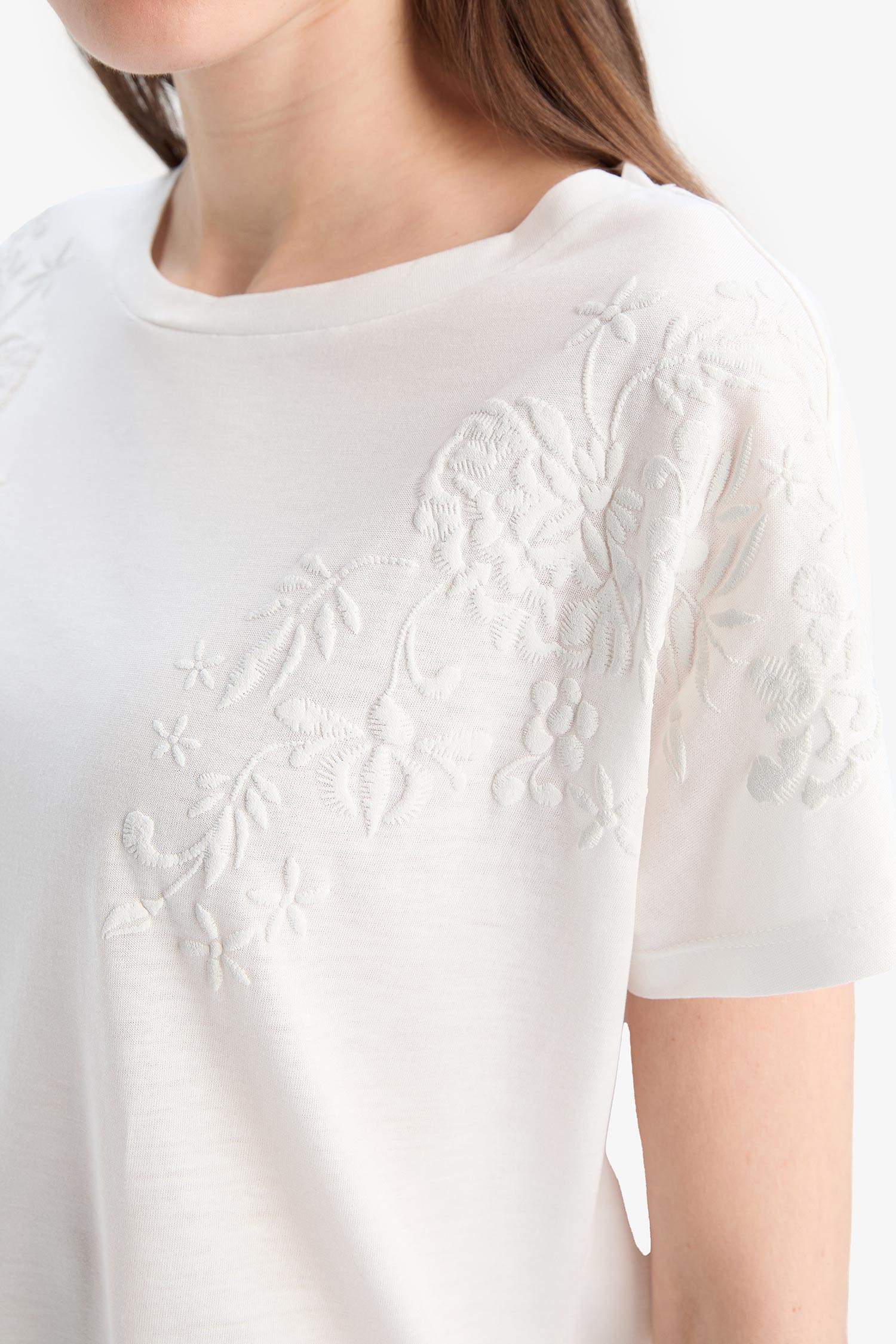 Базовая футболка с круглым вырезом и короткими рукавами, Regular Fit