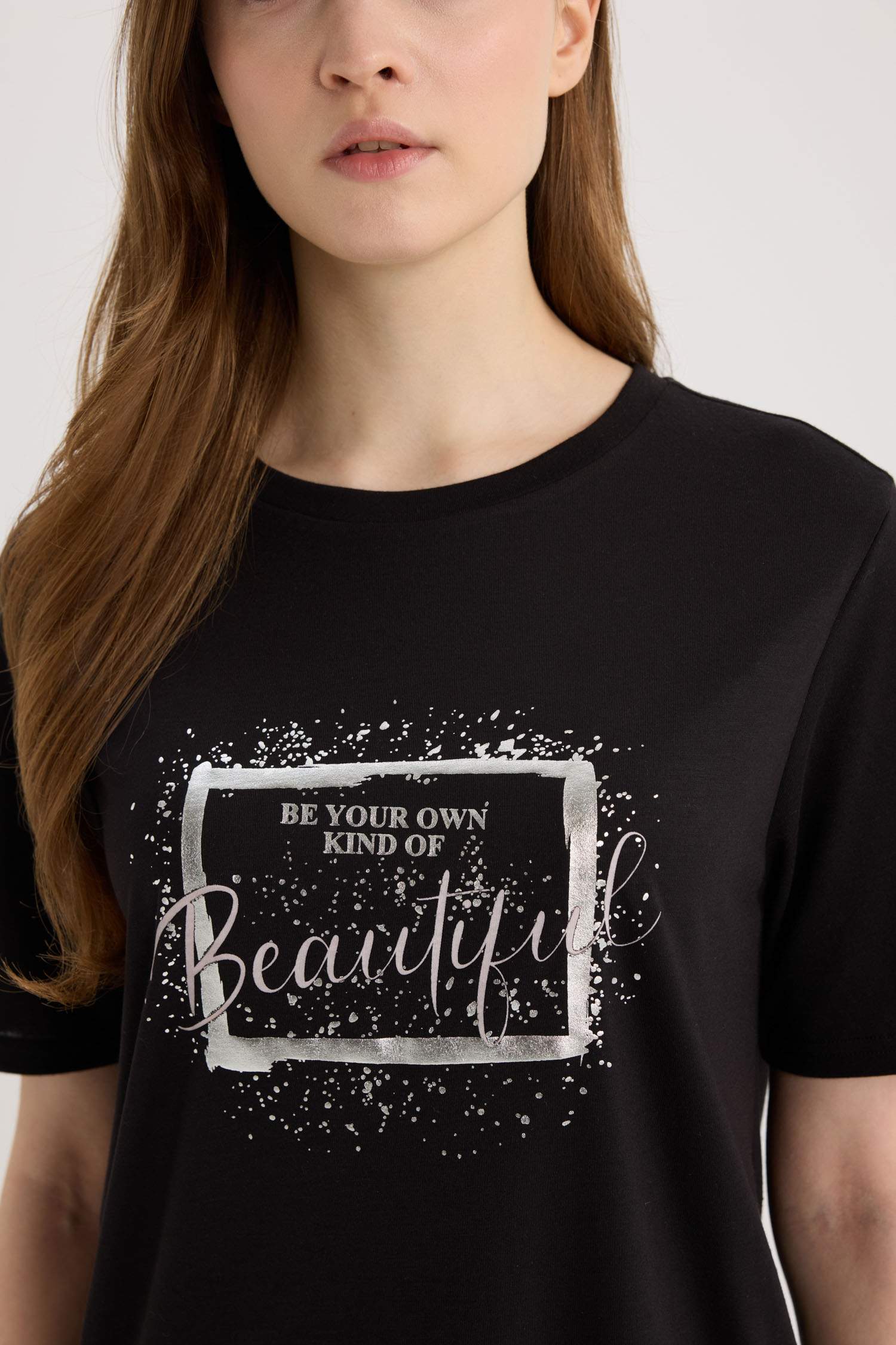 Traditional Regular Fit Crew Neck Short Sleeve T-Shirt