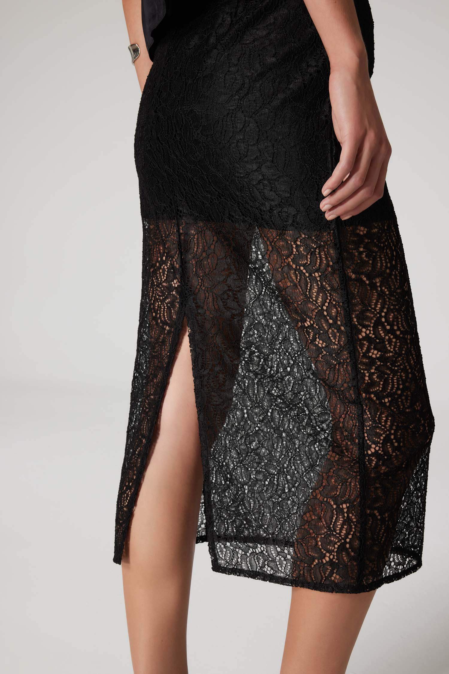 Sorbe x DeFacto Fermuarlı Dantel Kumaş Basic Düz Yırtmaçlı Midi Siyah Kalem Etek