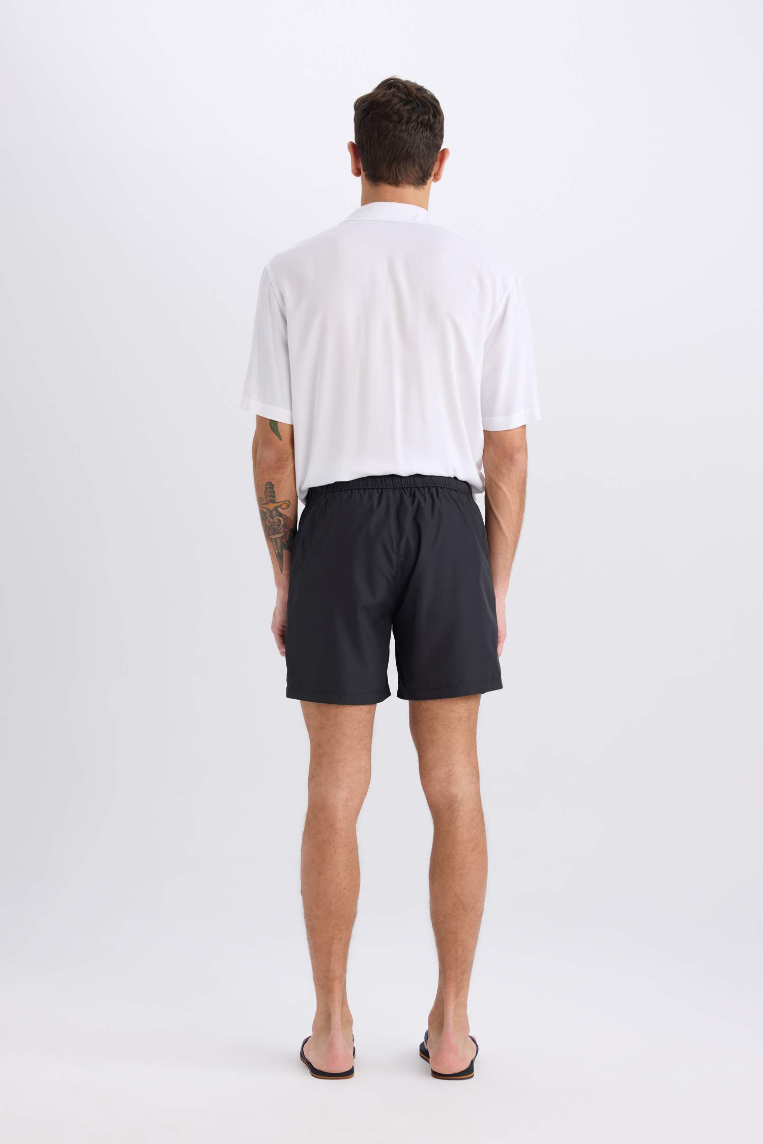 Короткие плавательные шорты с сетчатой подкладкой