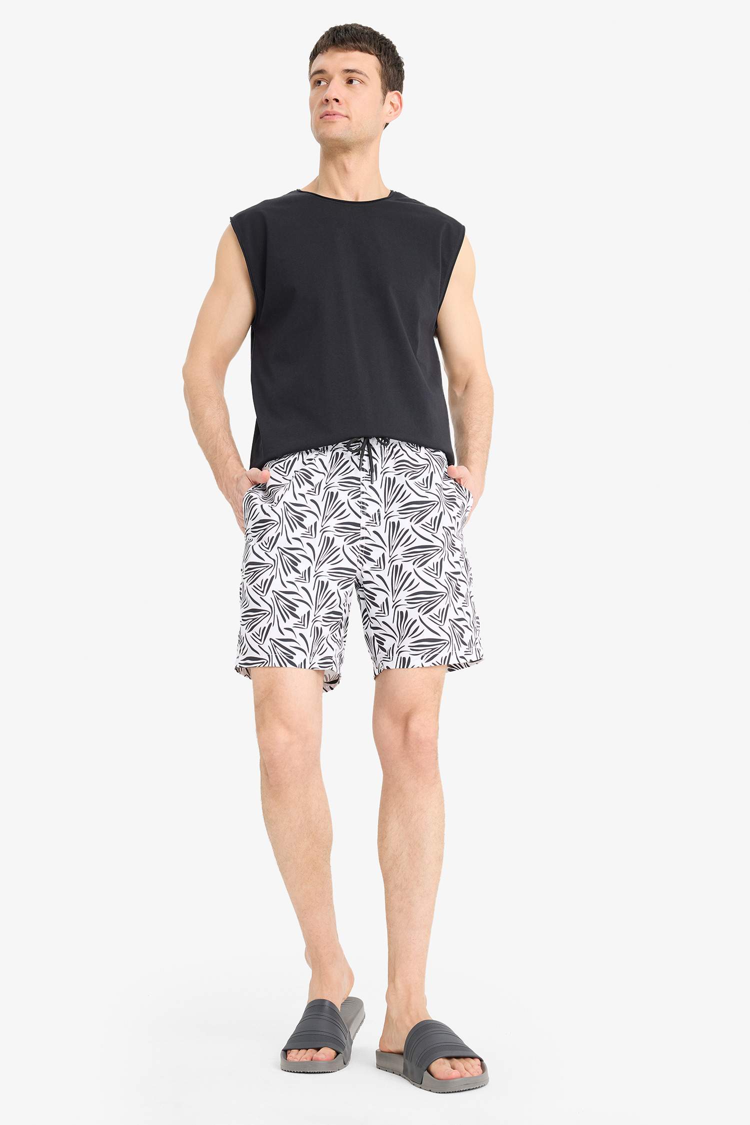 Шорты для плавания Regular Fit с сетчатой подкладкой и укороченной длиной с рисунком