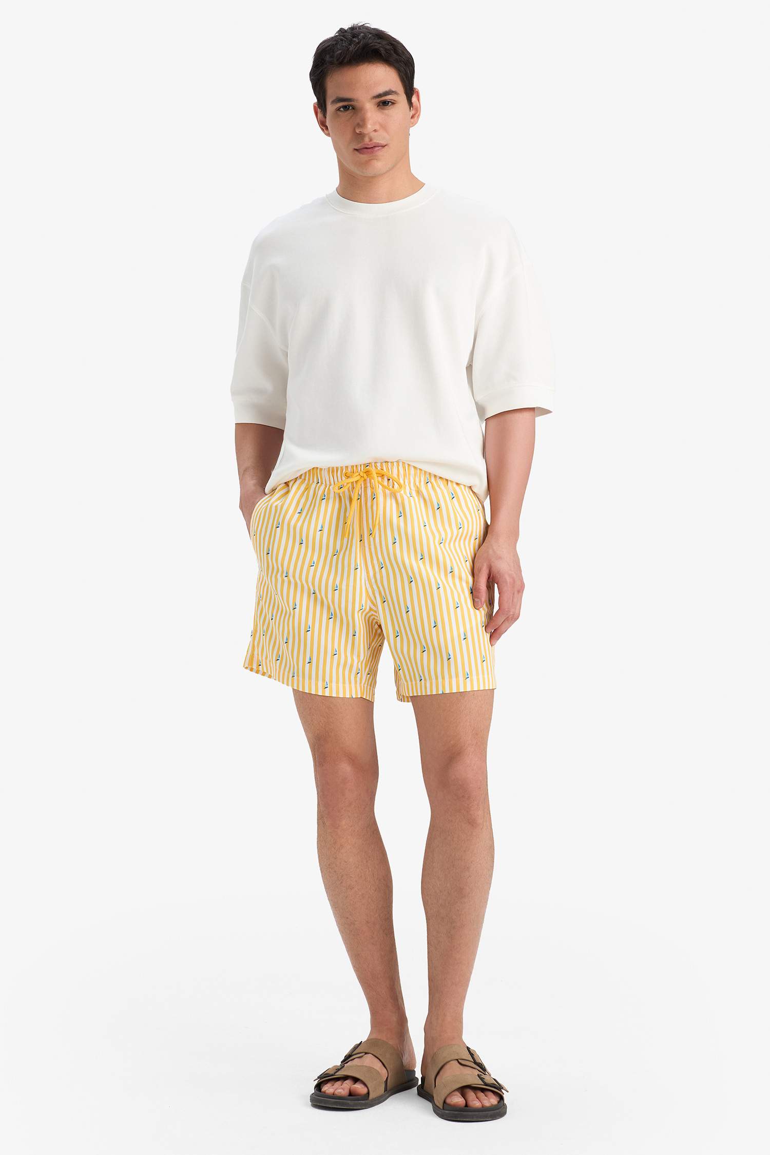 Çizgili File Astarlı Kısa Boy Deniz Şortu