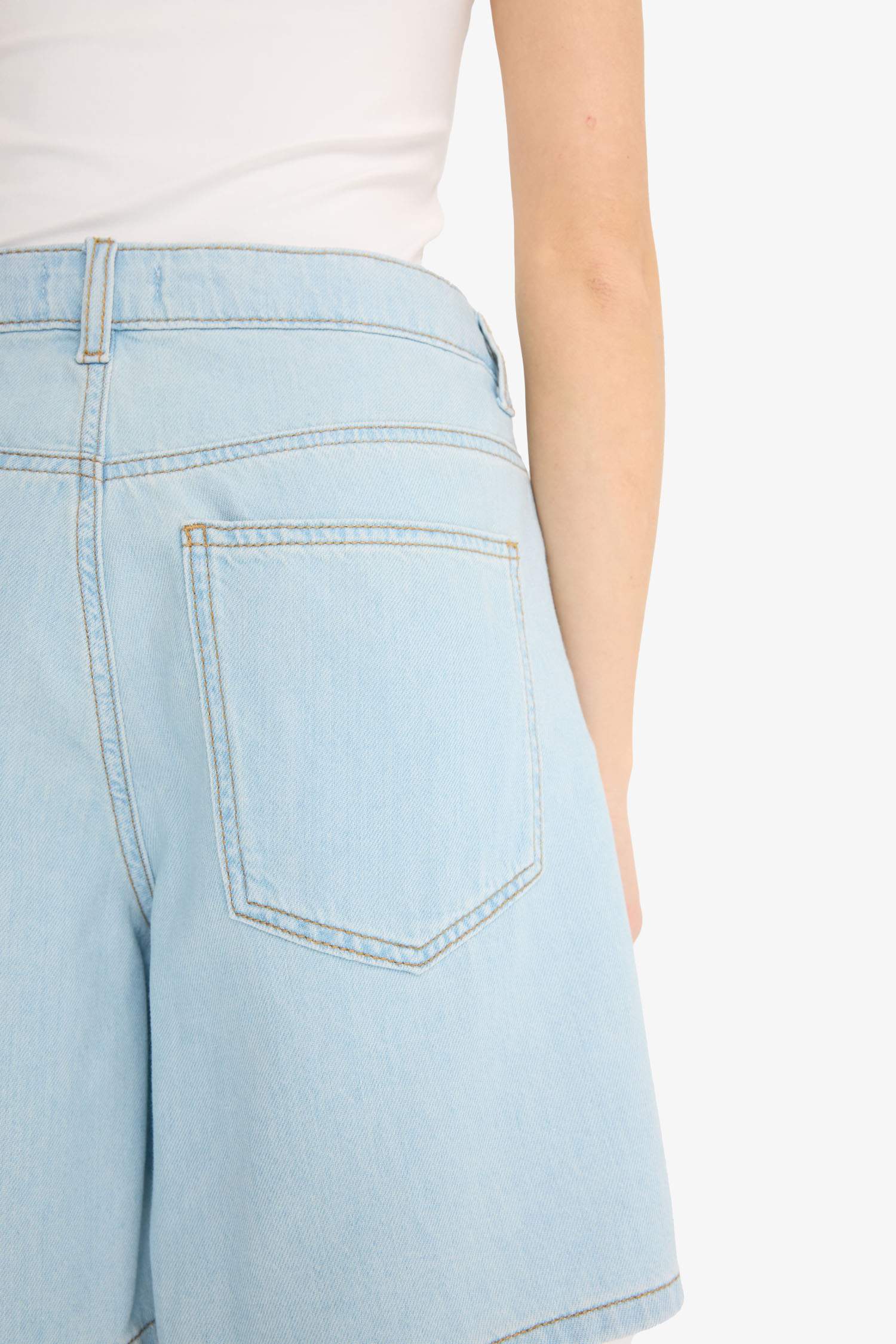 Yüksek Bel Yumuşak Jean Bermuda Şort