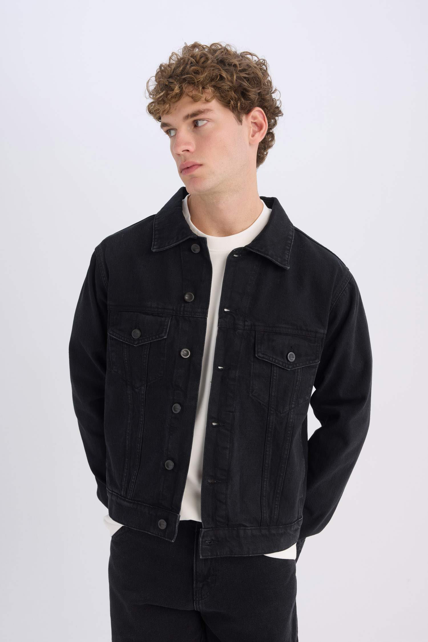 Джинсовая куртка стандартного кроя