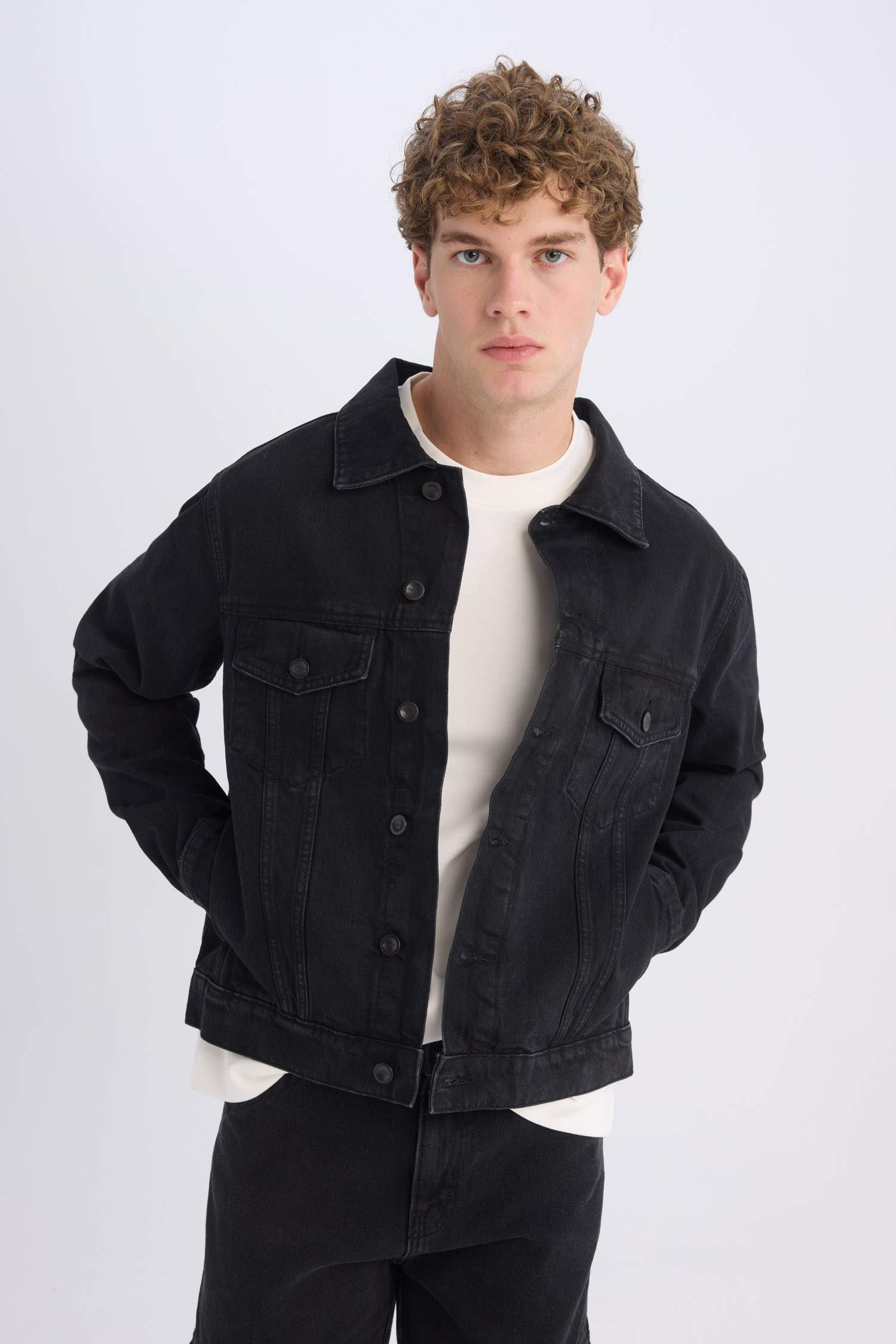 Джинсовая куртка стандартного кроя