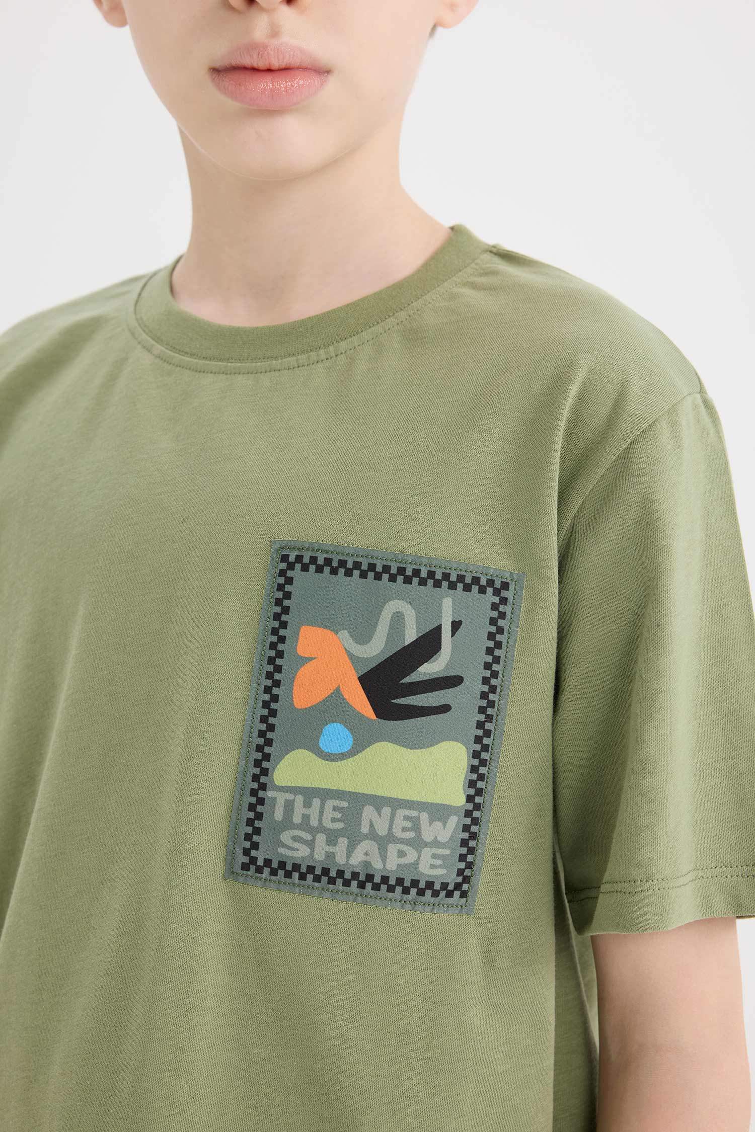 Футболка с круглым вырезом и вышивкой для мальчиков