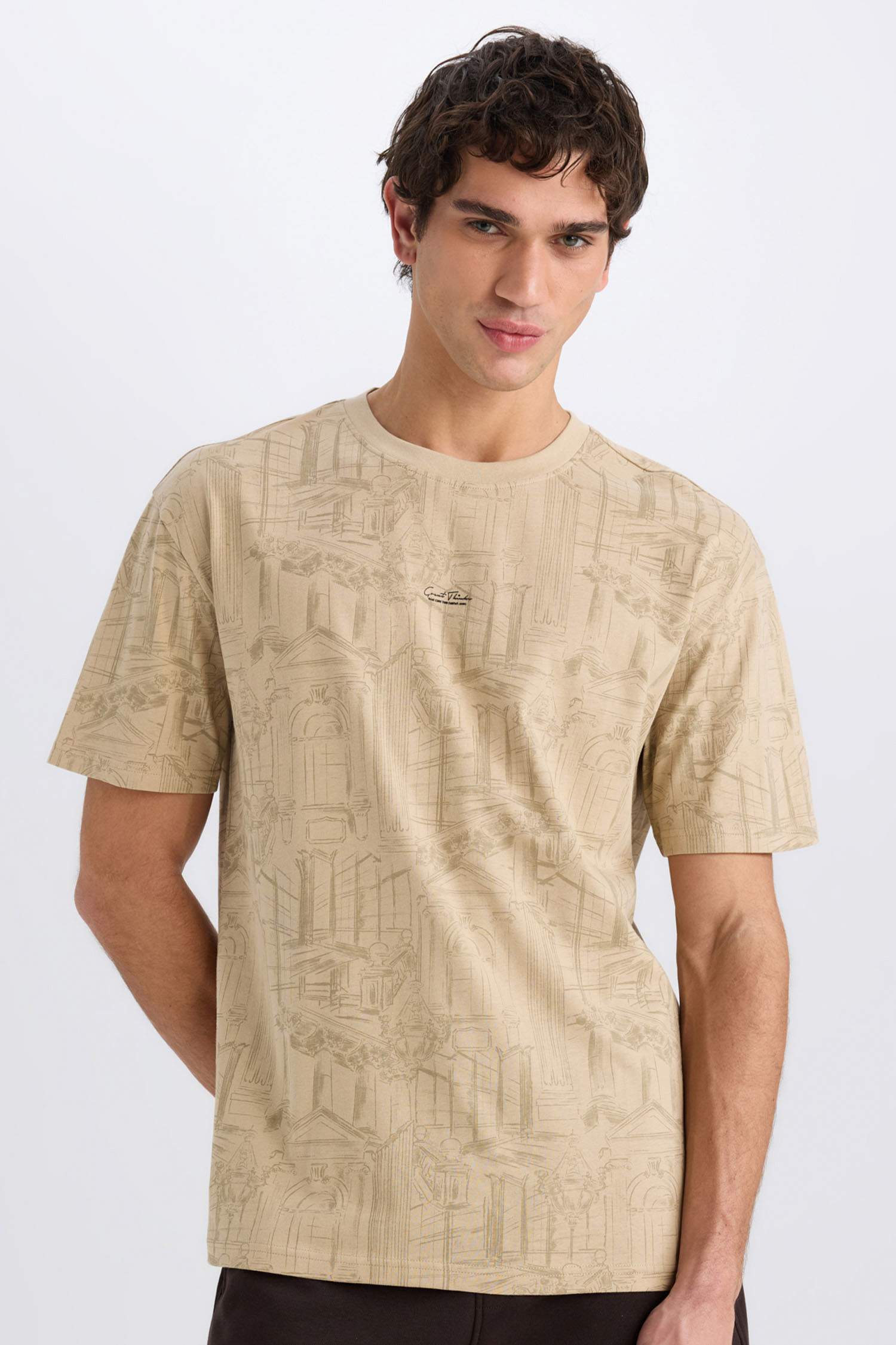 дөңгелек жаға тұтас басып шығарылған Қысқа жеңді футболка