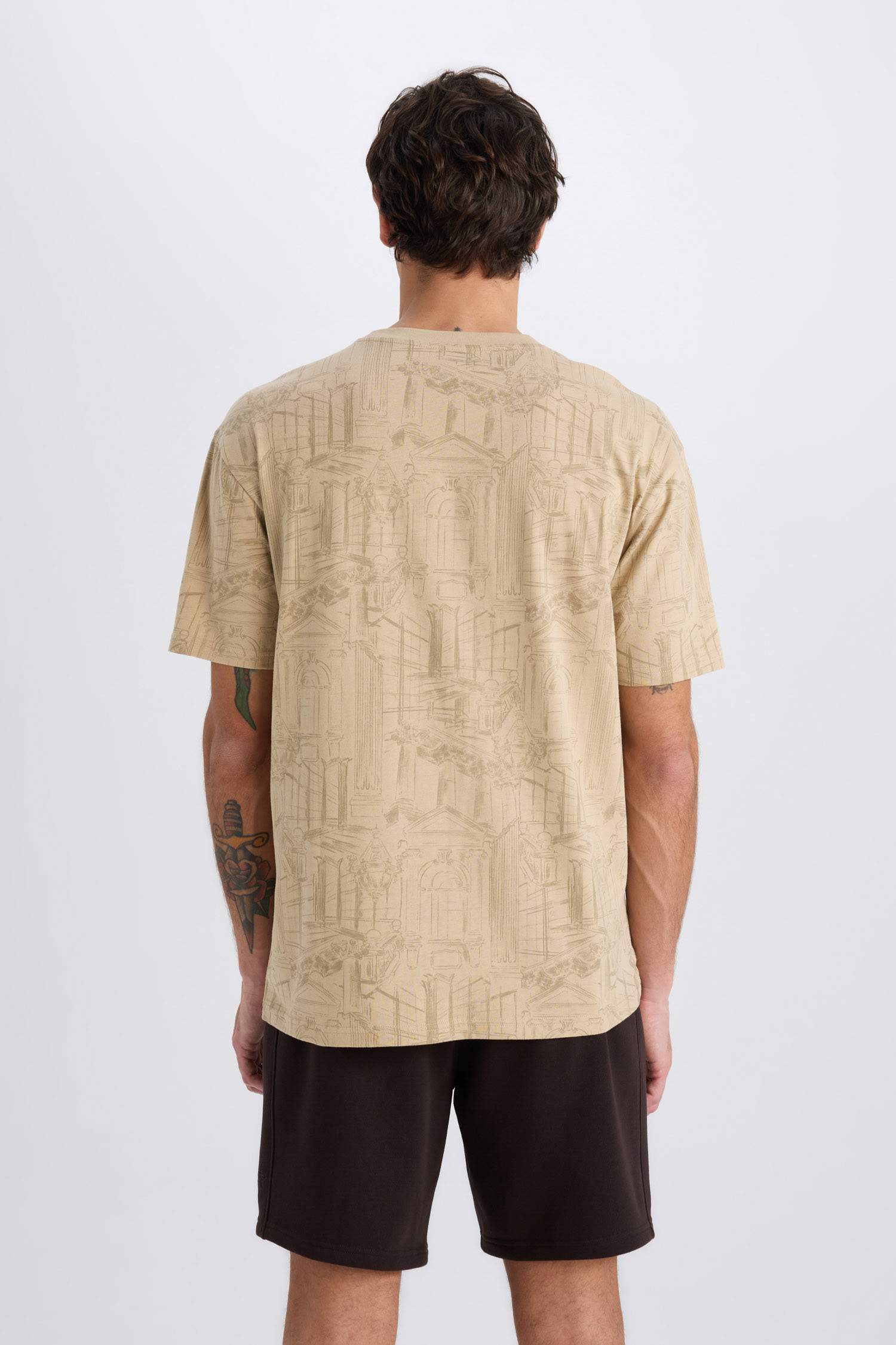 дөңгелек жаға тұтас басып шығарылған Қысқа жеңді футболка