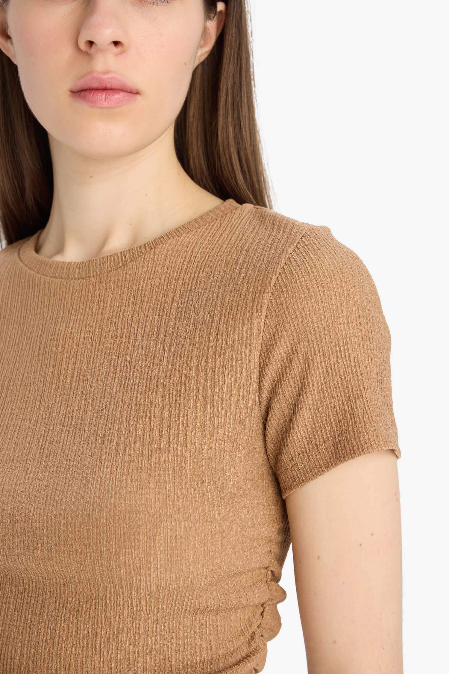 Slim Fit Dar Kesim Bisiklet Yaka Bürümcük Kısa Kollu Tişört