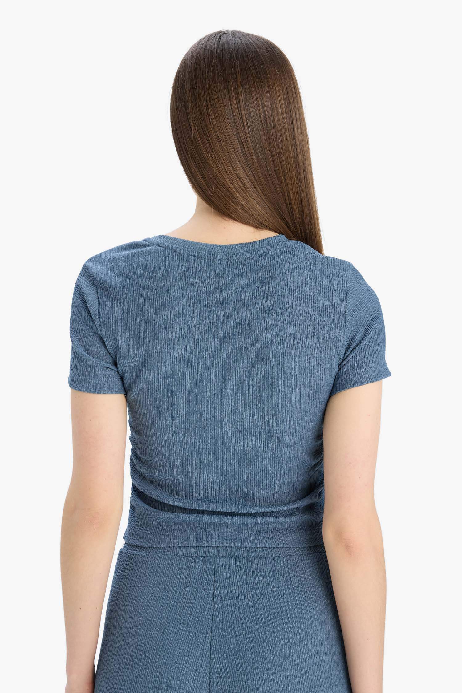 Slim Fit Dar Kesim Bisiklet Yaka Bürümcük Kısa Kollu Tişört