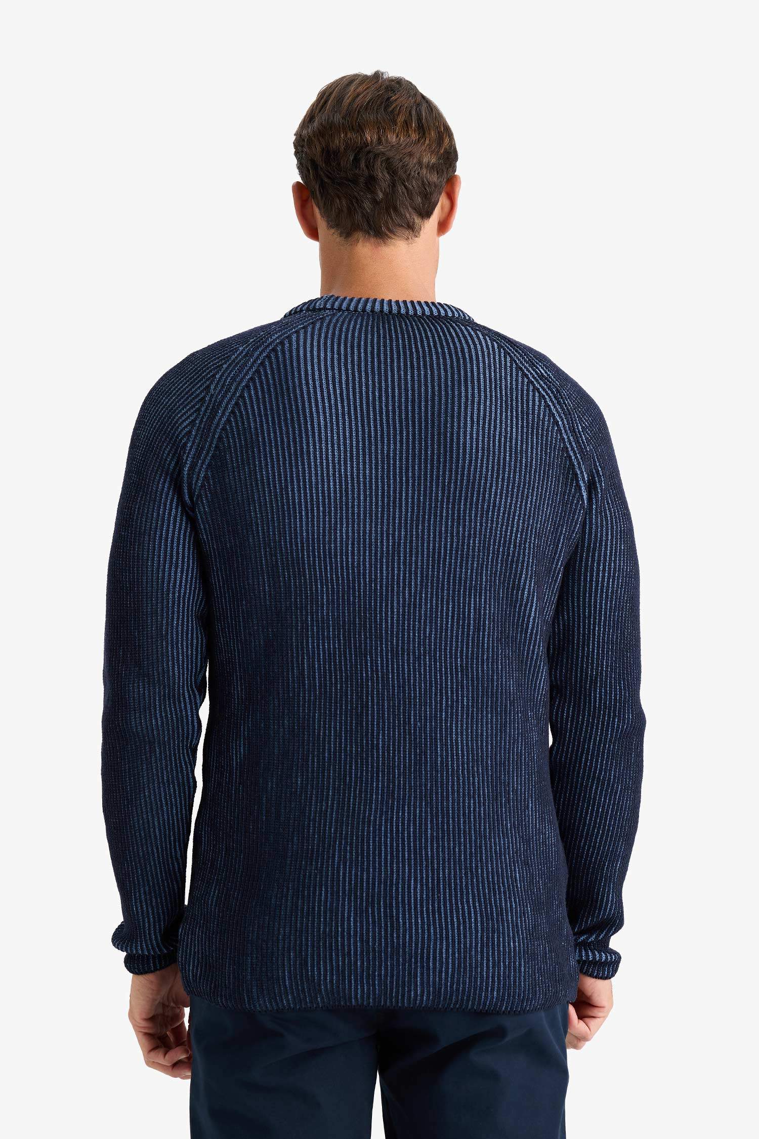 بلوفر تريكو قصة عادية برقبة مستديرة