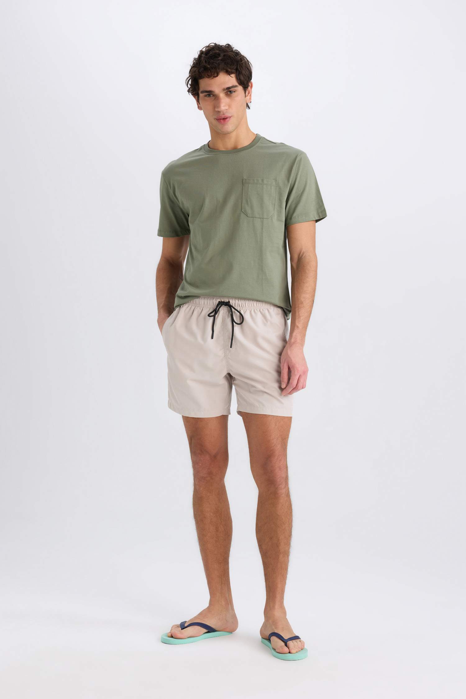 Regular Fit Kısa Boy Yumuşak Tuşeli Deniz Şortu