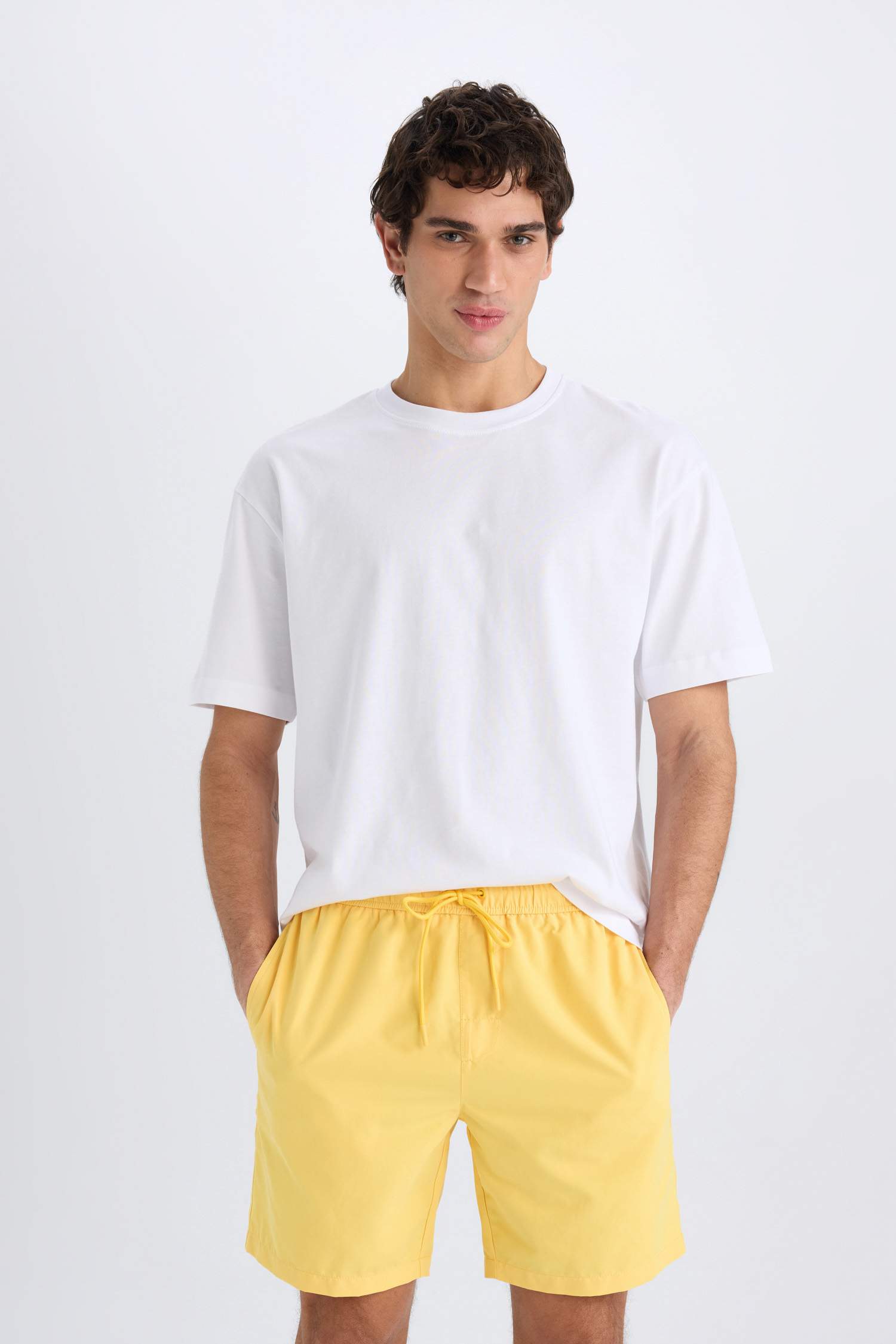 Regular Fit Kısa Boy Yumuşak Tuşeli Deniz Şortu