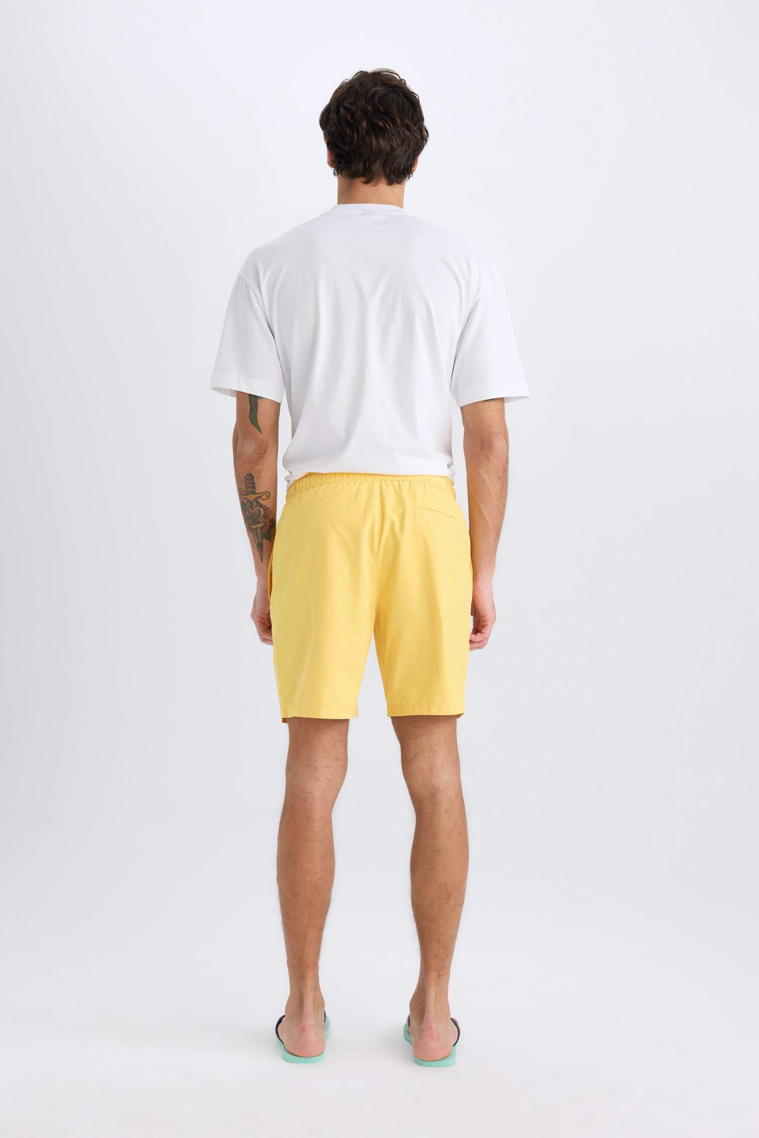 Regular Fit Kısa Boy Yumuşak Tuşeli Deniz Şortu