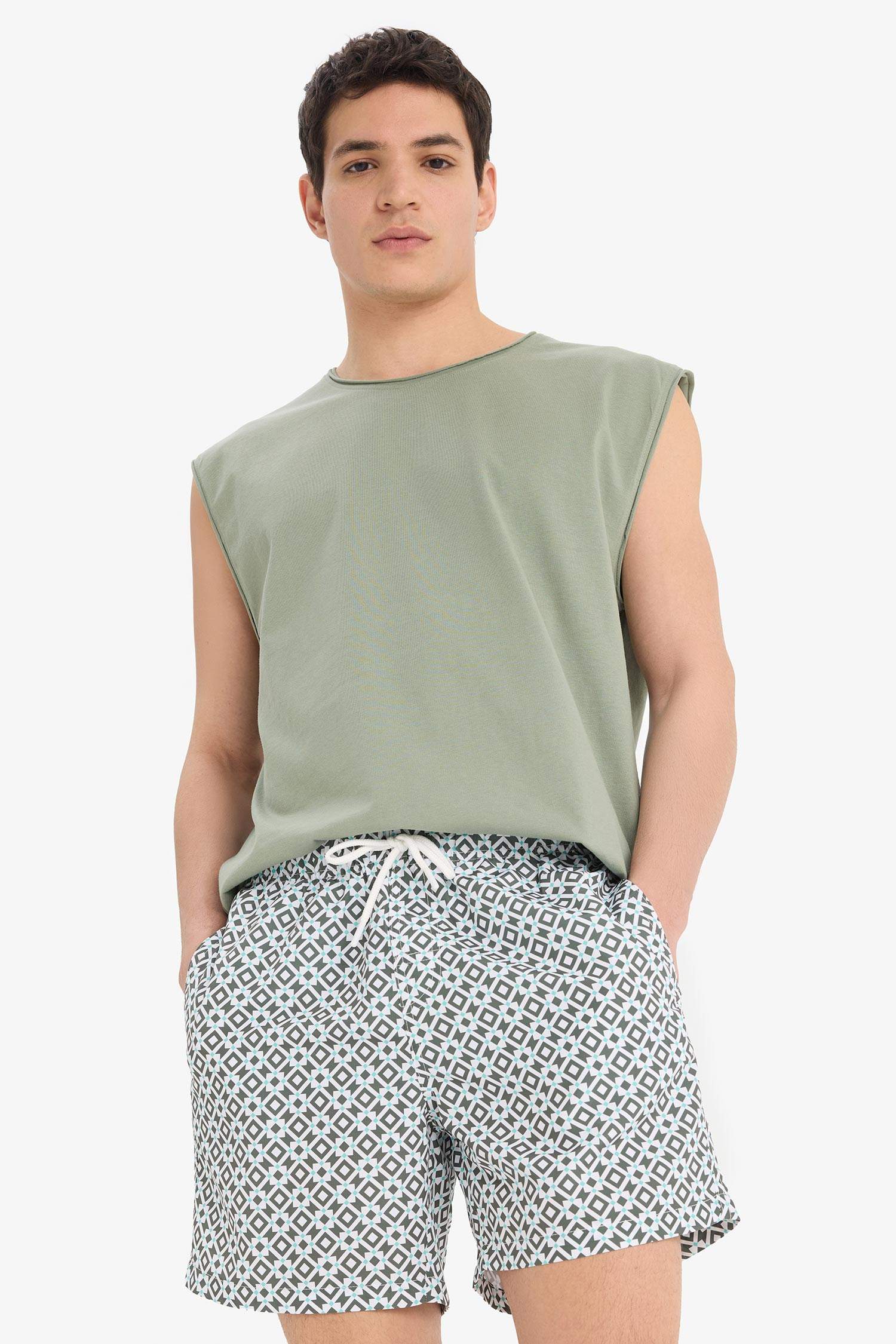 Desenli File Astarlı Kısa Boy Deniz Şortu