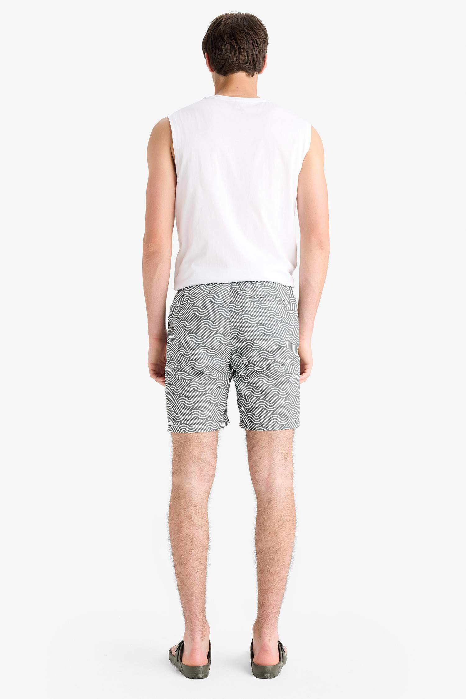 Короткие пляжные шорты с сетчатой подкладкой и рисунком, regular fit, до колена