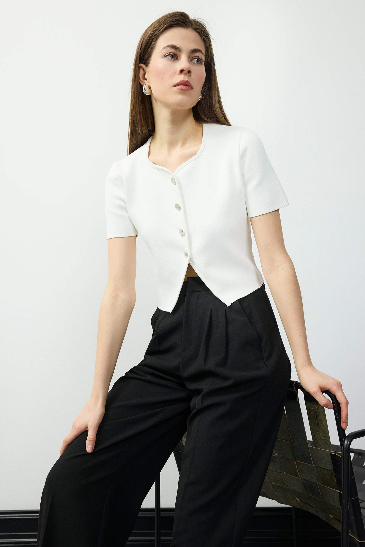 Regular Fit Bisiklet Yaka Düğmeli Kısa Kollu Triko Hırka