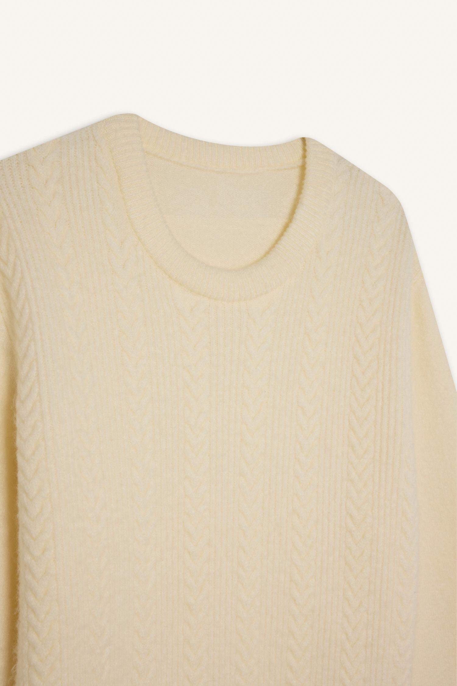 بلوز تريكو قصة عادية بياخة مستديرة