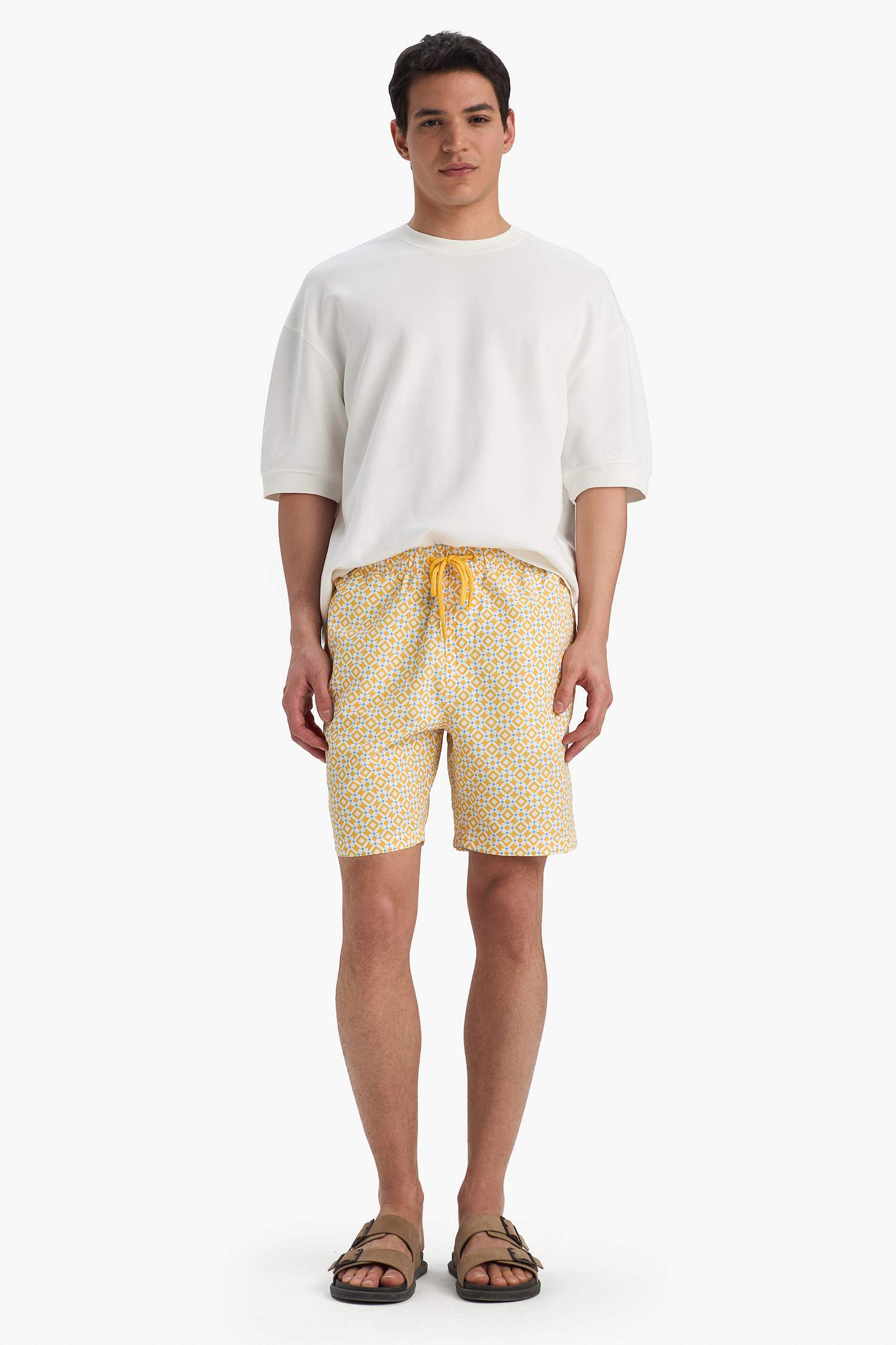 Short de bain mi-long à motifs avec doublure en filet Coupe régulière