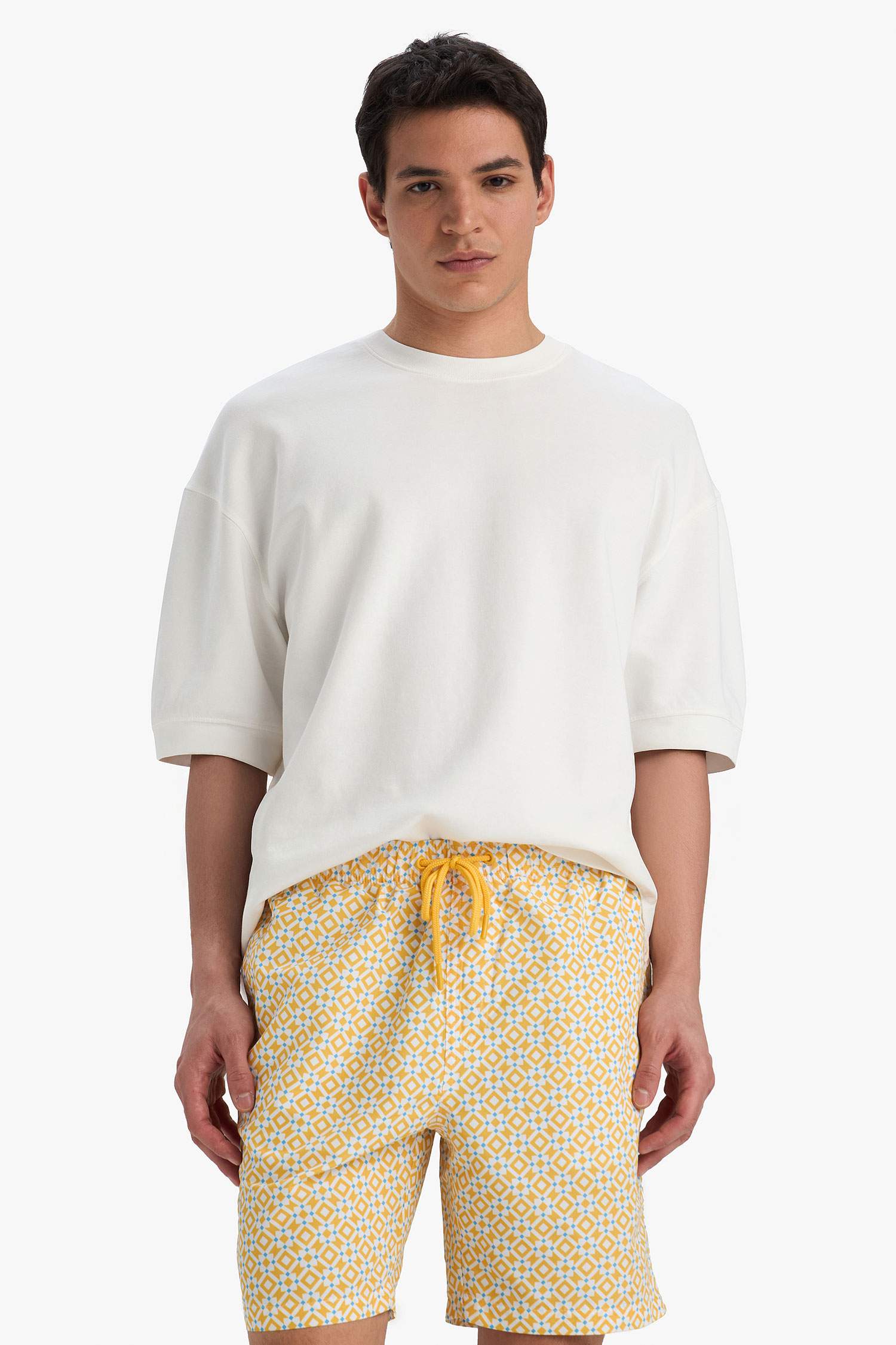 Short de bain mi-long à motifs avec doublure en filet Coupe régulière