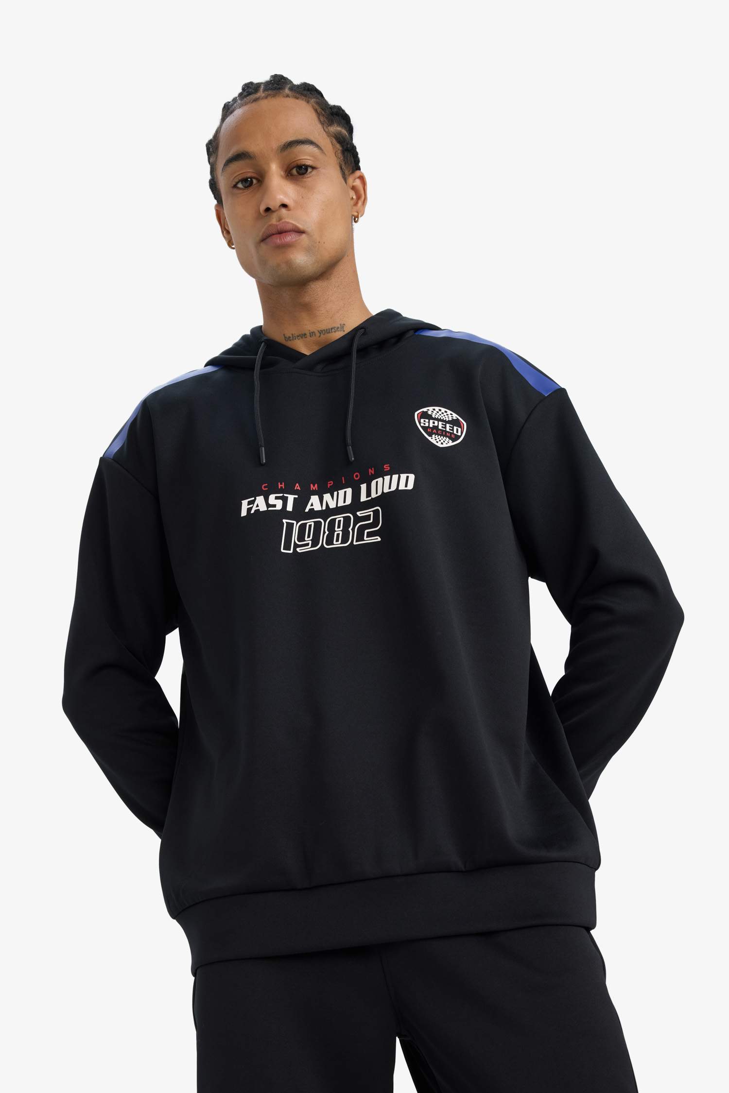 سويت شيرت رياضي اوفر سايز بغطاء للرأس من DeFactoFit