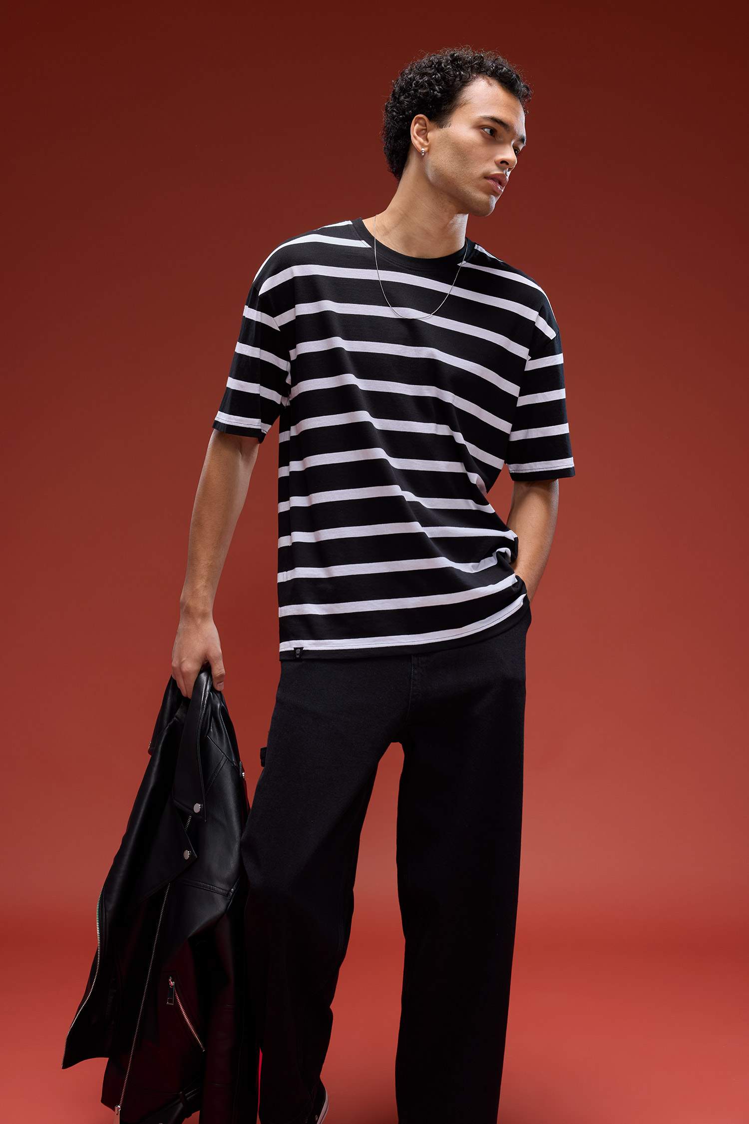 %100 Pamuk Boxy Fit Rahat Kesim Bisiklet Yaka Çizgili Kısa Kollu Tişört