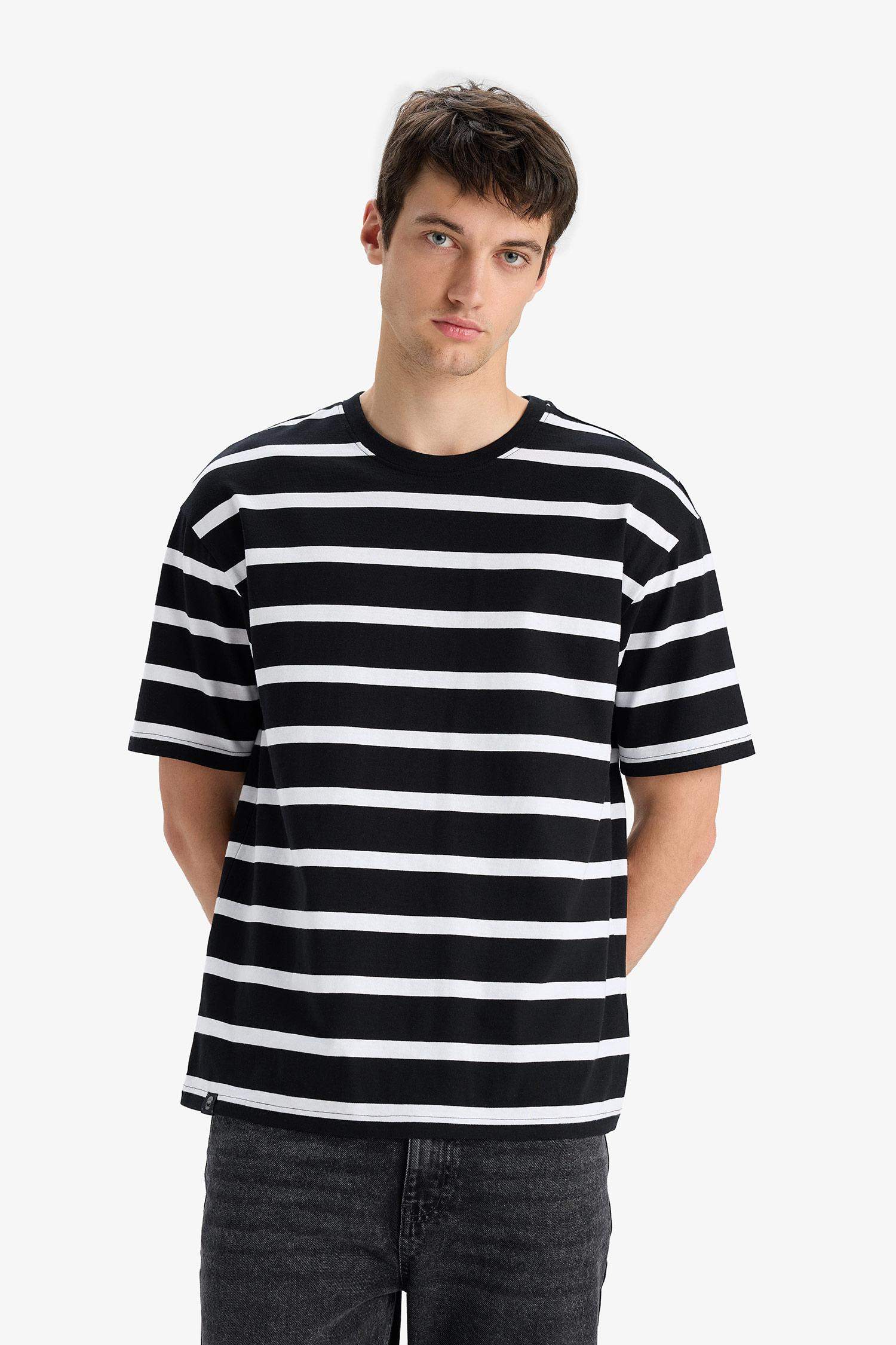 %100 Pamuk Boxy Fit Rahat Kesim Bisiklet Yaka Çizgili Kısa Kollu Tişört