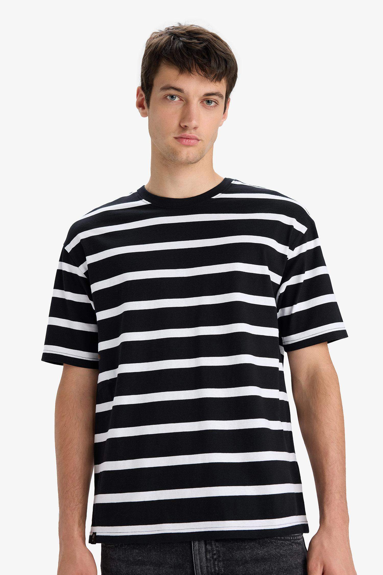 %100 Pamuk Boxy Fit Rahat Kesim Bisiklet Yaka Çizgili Kısa Kollu Tişört