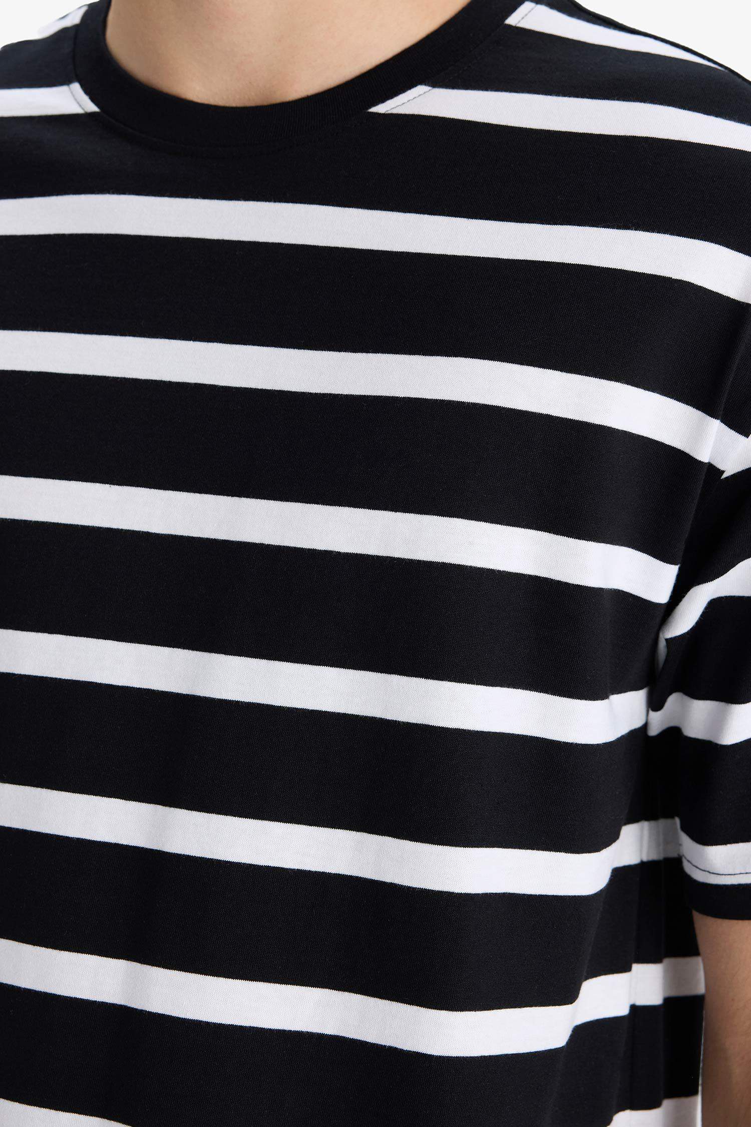 %100 Pamuk Boxy Fit Rahat Kesim Bisiklet Yaka Çizgili Kısa Kollu Tişört