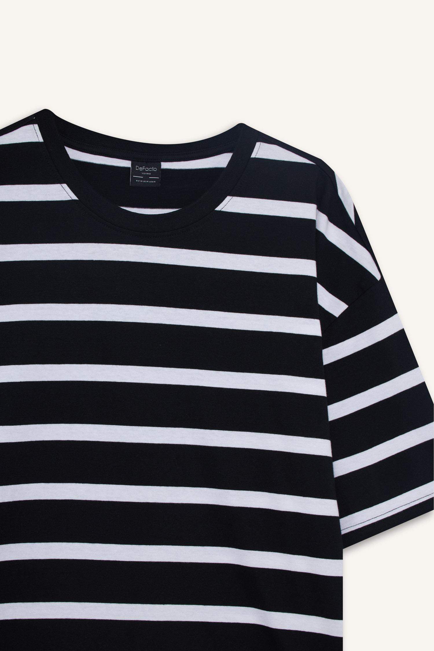 %100 Pamuk Boxy Fit Rahat Kesim Bisiklet Yaka Çizgili Kısa Kollu Tişört