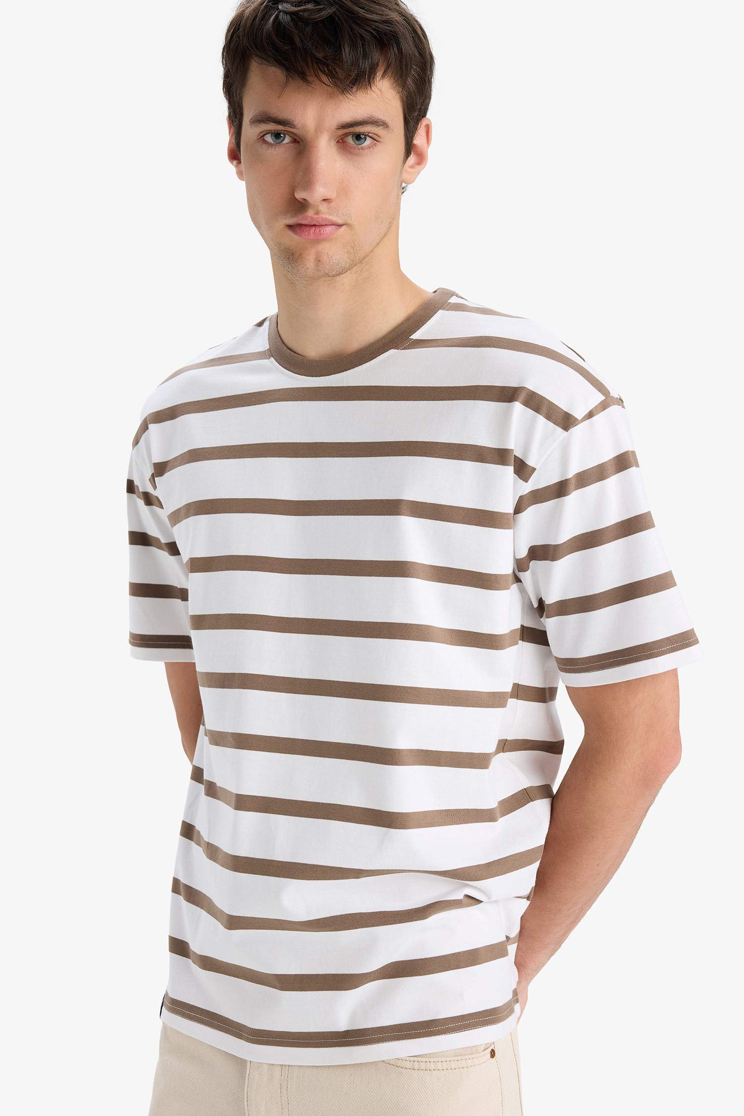 100% хлопок, свободный крой, круглый вырез, в полоску, короткий рукав футболка