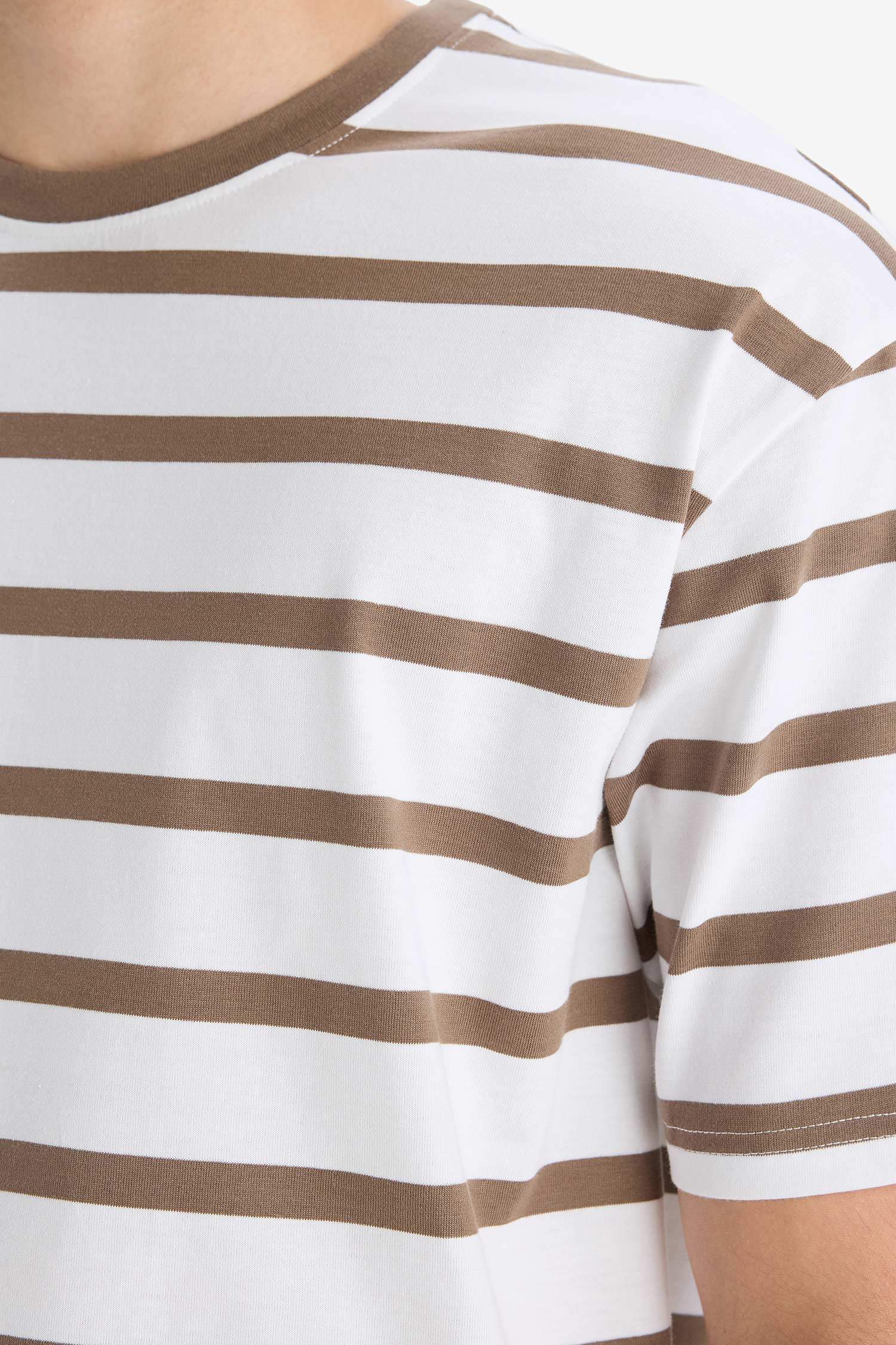 100% хлопок, свободный крой, круглый вырез, в полоску, короткий рукав футболка