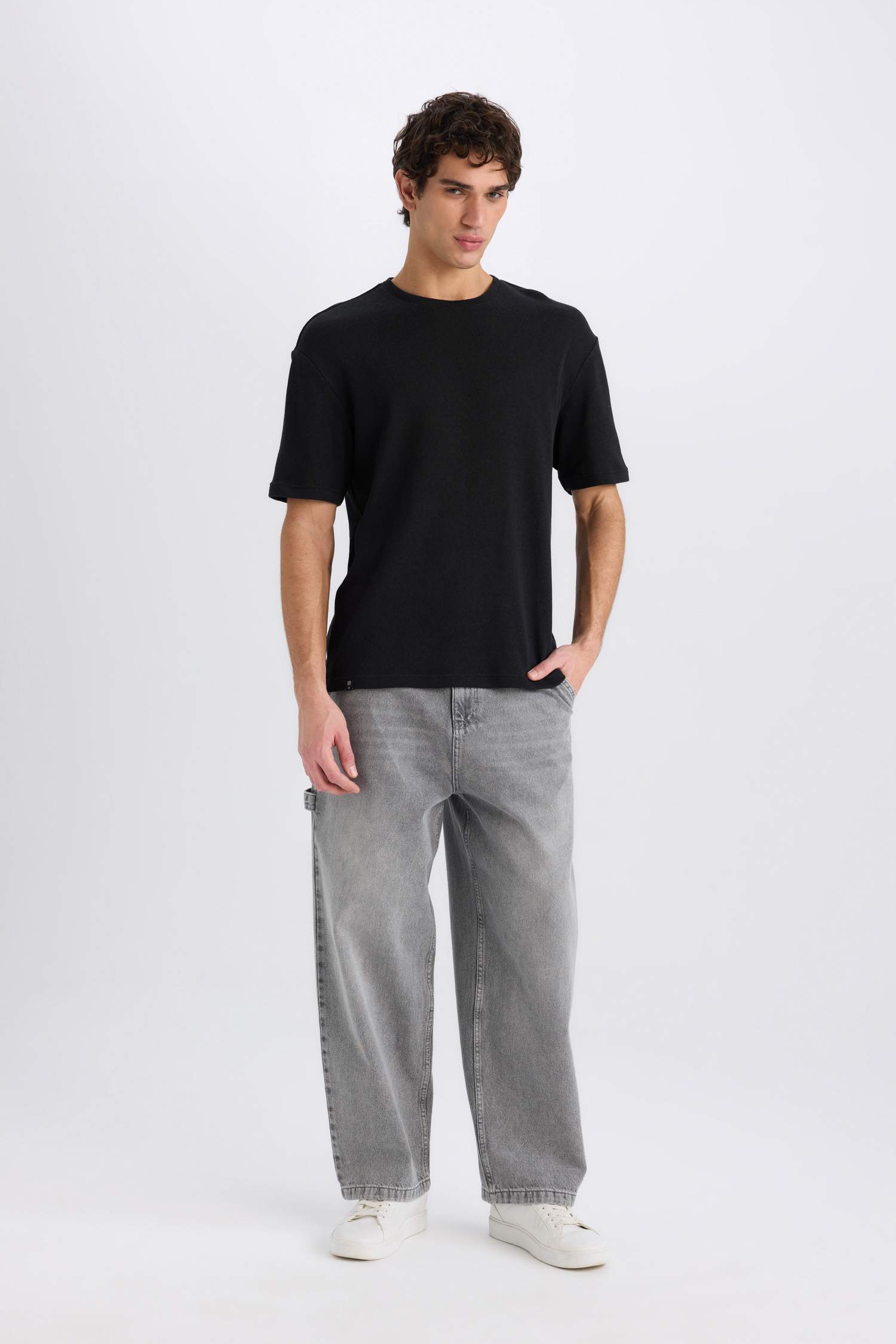 Футболка с короткими рукавами и круглым вырезом