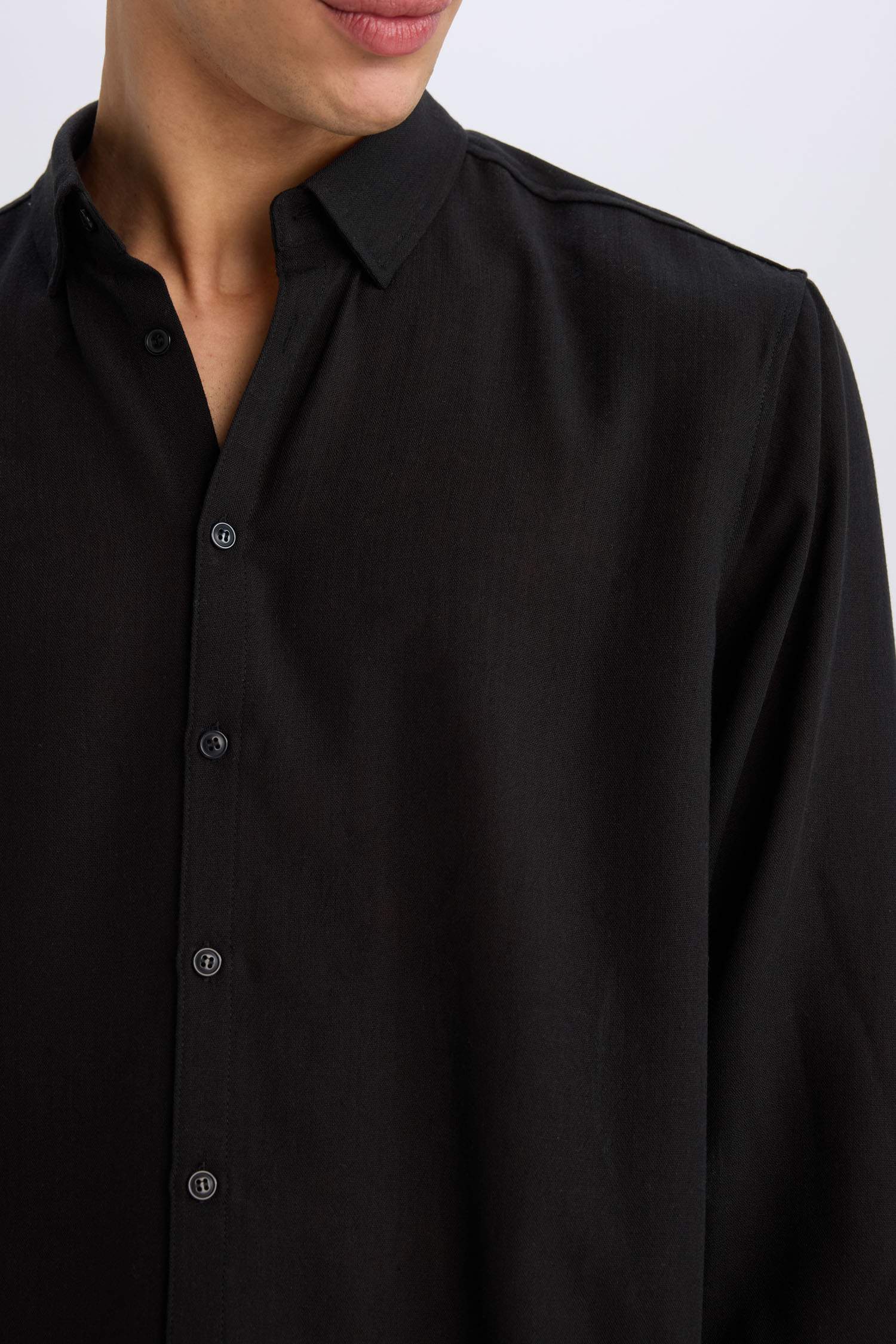 قميص بولو اسود كم طويل مودرن فيت ذو مظهر كتان