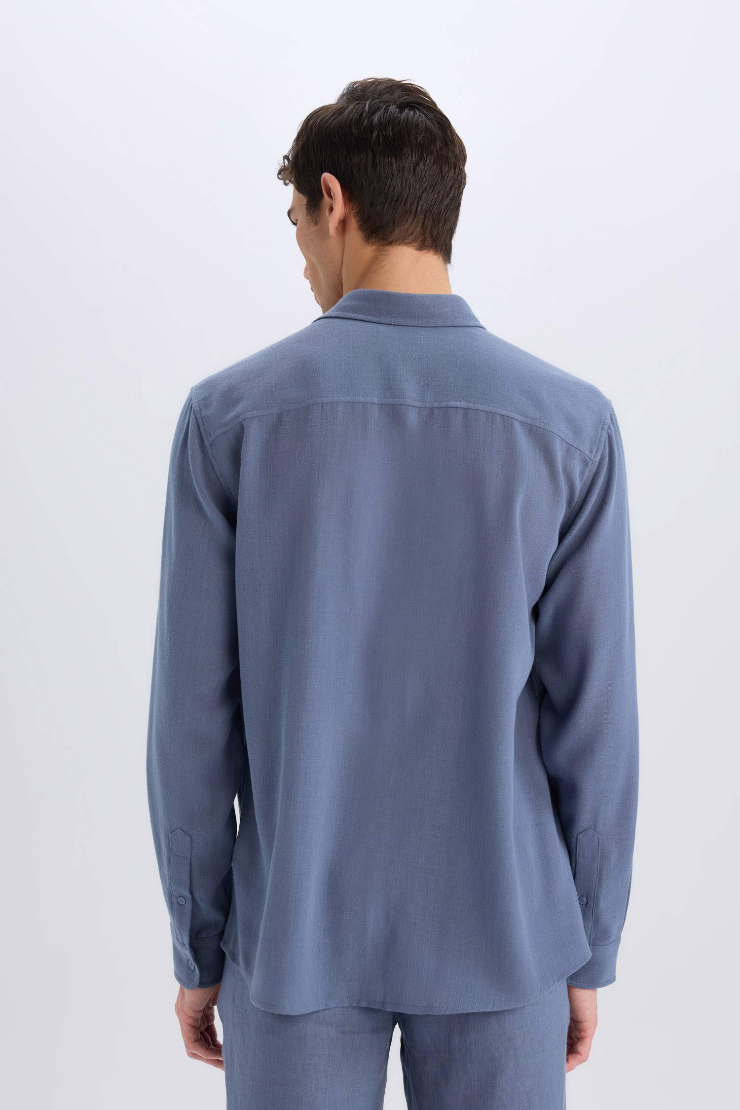 قميص بولو كم طويل مودرن فيت ذو مظهر كتاني